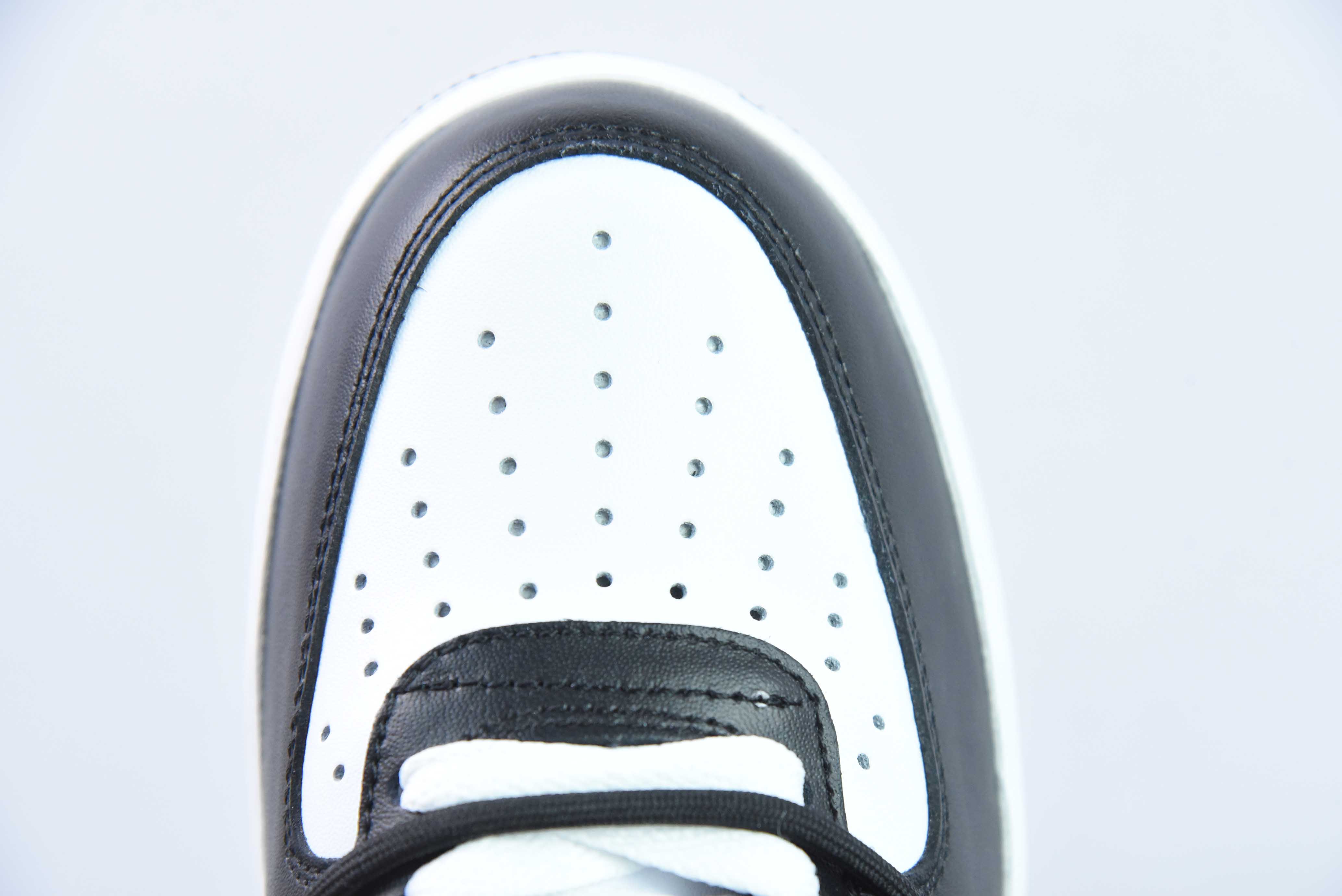 나이키 에어 포스 1 로우 블랙 앤 화이트 팬더 레이스업 아이템: CV1724-108 사이즈: 36-44