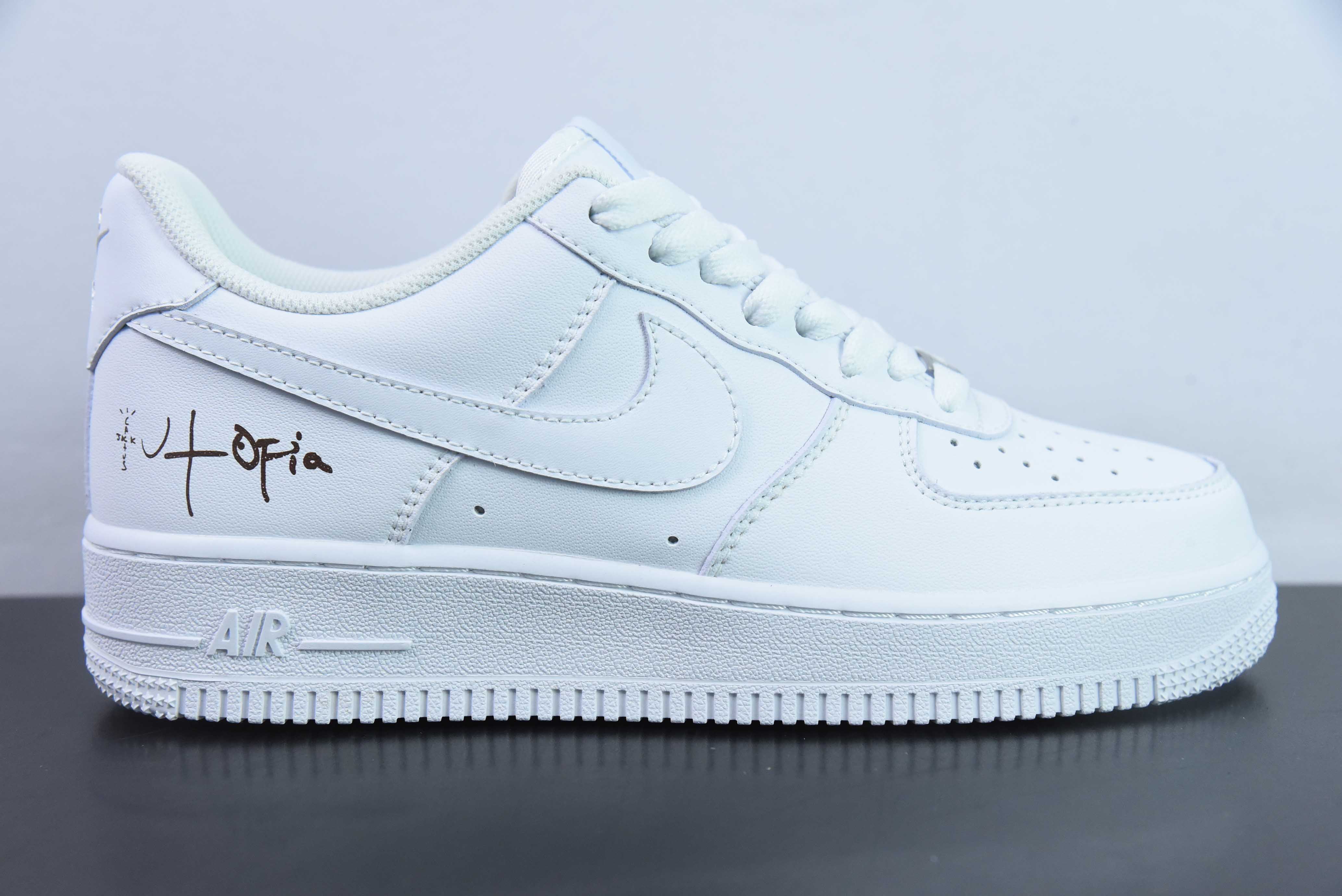 NK 에어 포스 1 07 화이트 로우 시그니처 에어 포스 1 로우 탑 캐주얼 보드 슈즈 품목 번호: CW2288-111 사이즈: 36-44