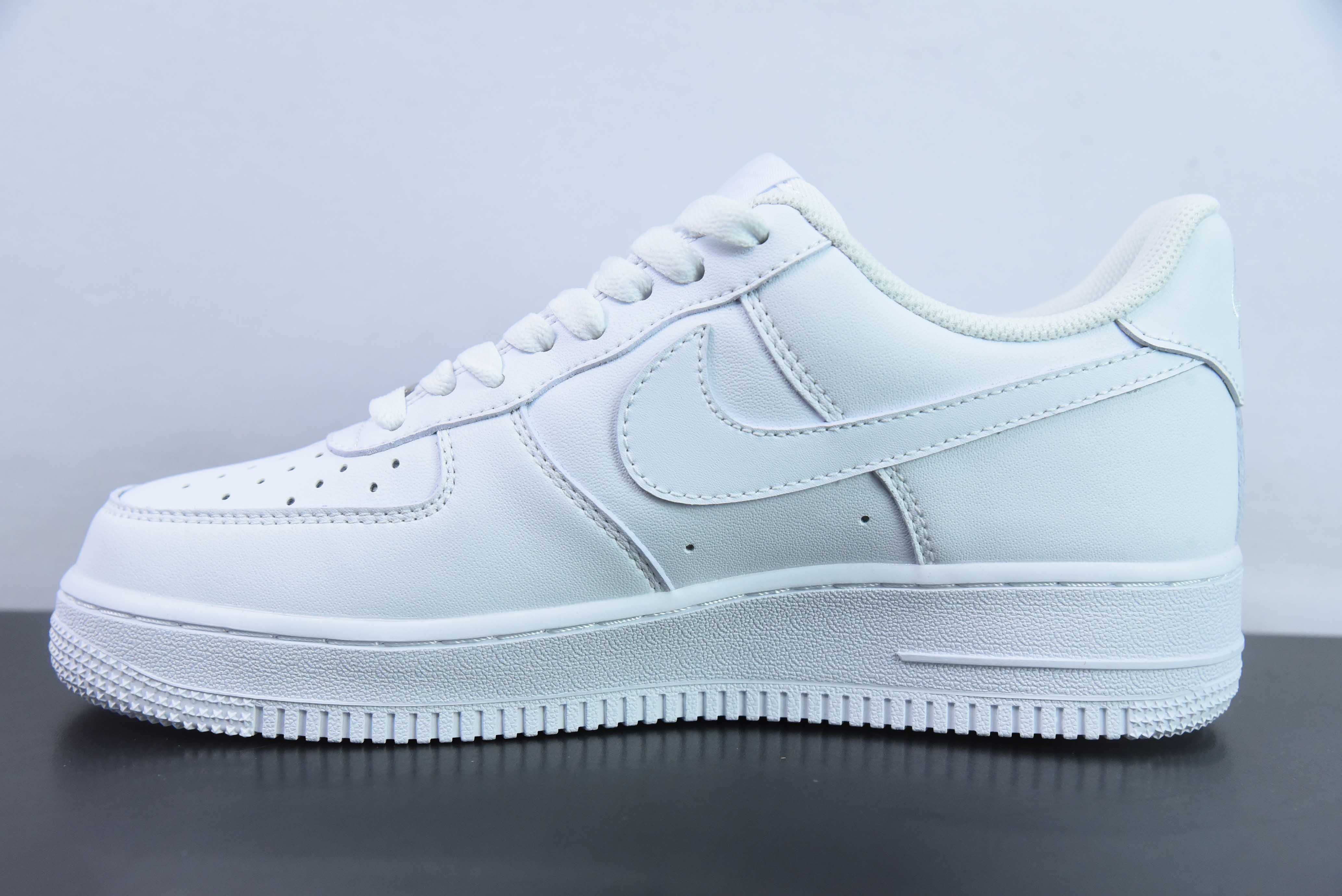 NK 에어 포스 1 07 화이트 로우 시그니처 에어 포스 1 로우 탑 캐주얼 보드 슈즈 품목 번호: CW2288-111 사이즈: 36-44