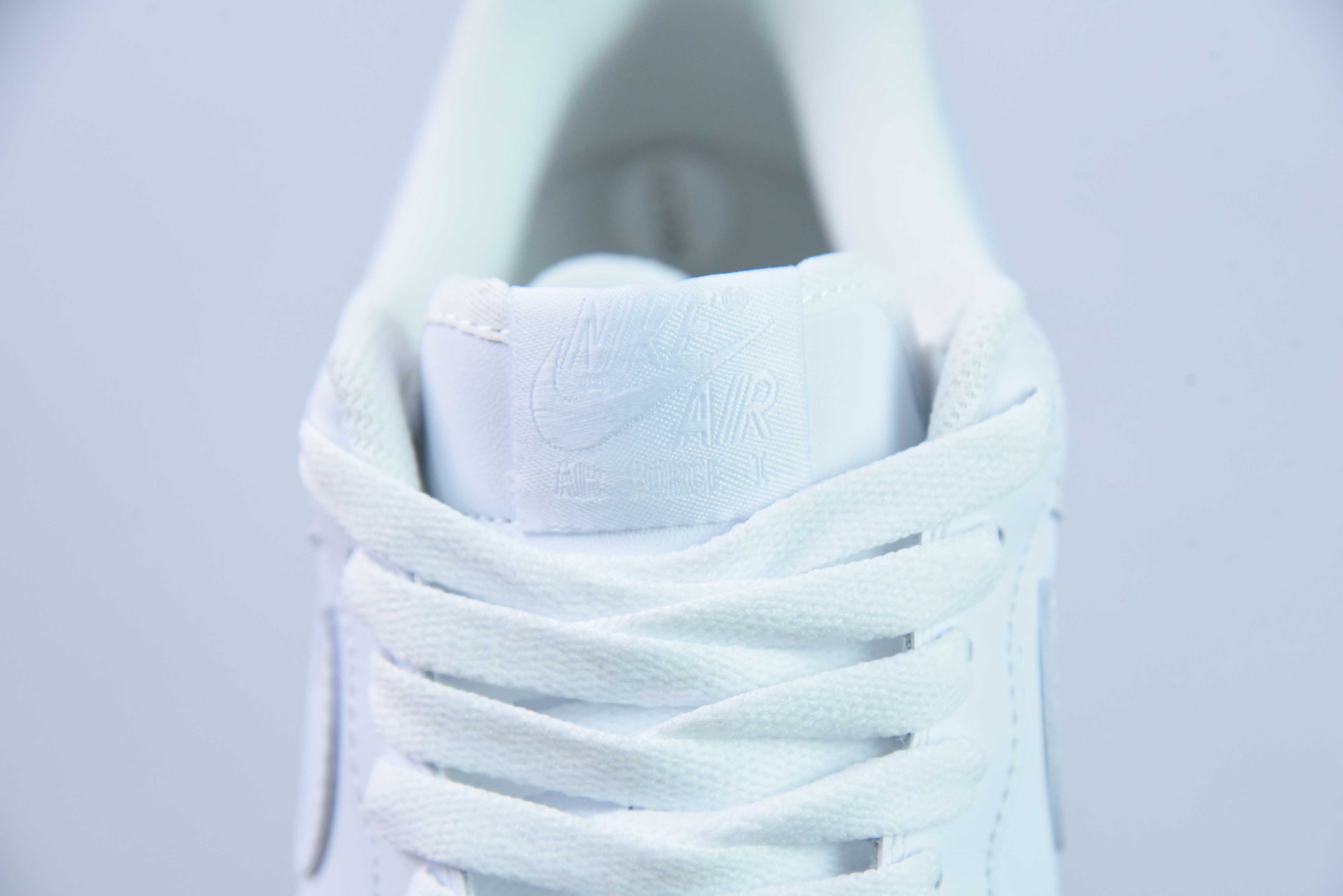 NK 에어 포스 1 07 화이트 로우 시그니처 에어 포스 1 로우 탑 캐주얼 보드 슈즈 품목 번호: CW2288-111 사이즈: 36-44