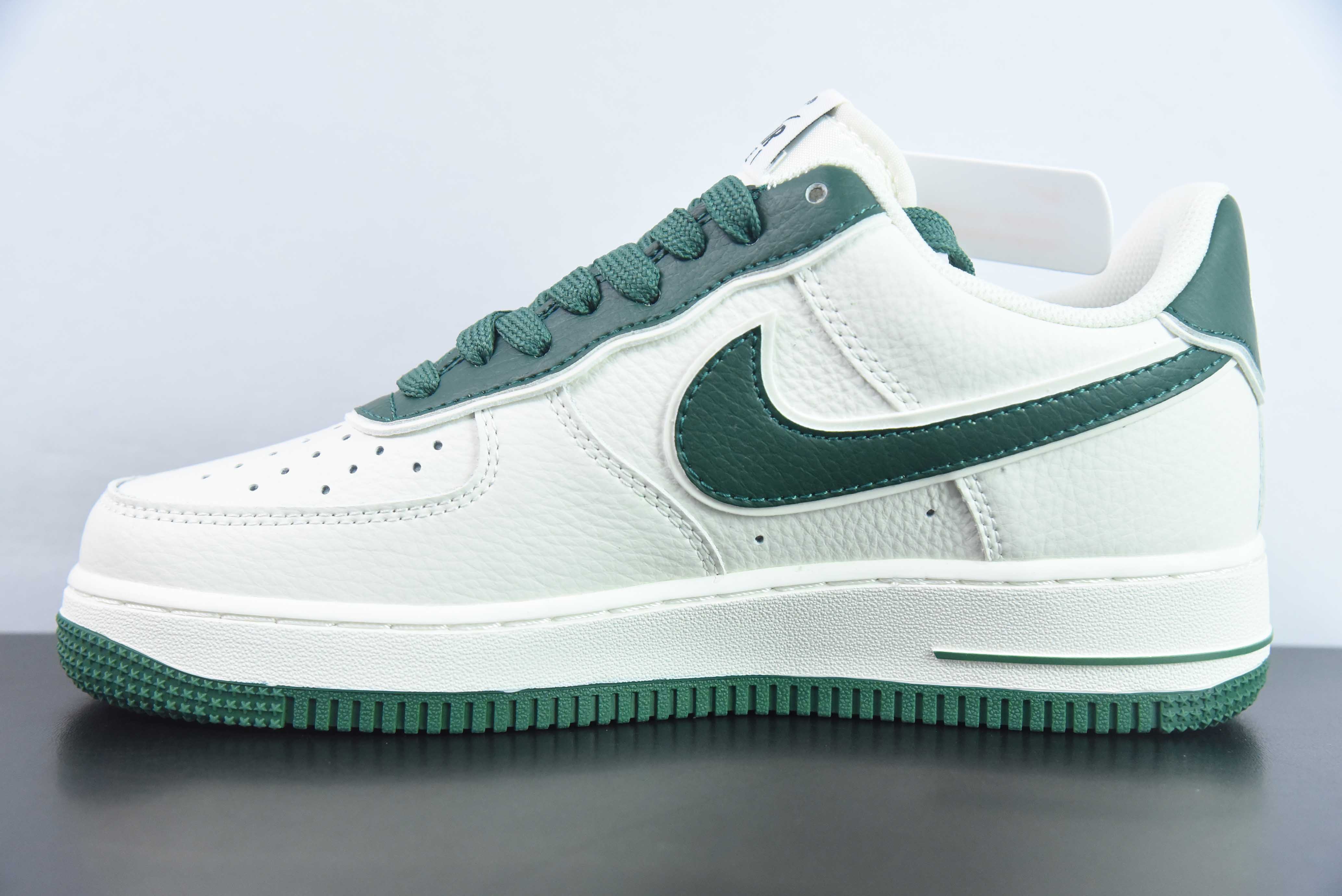 나이키 에어 포스 1 AF1 에어 포스 1/로우탑 화이트 그린 40주년 에디션 품목 번호: JF1983-558 사이즈: 36-44