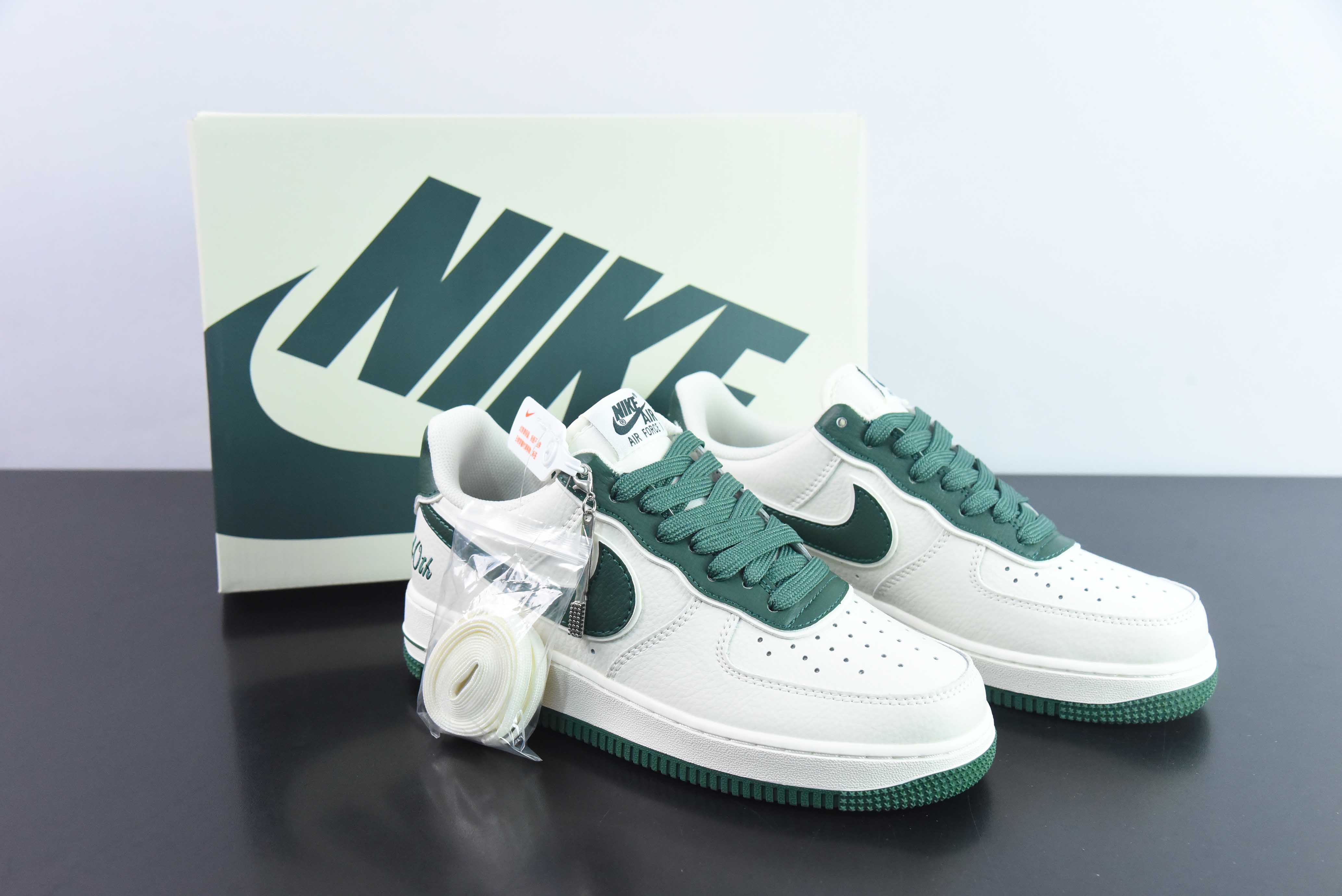나이키 에어 포스 1 AF1 에어 포스 1/로우탑 화이트 그린 40주년 에디션 품목 번호: JF1983-558 사이즈: 36-44