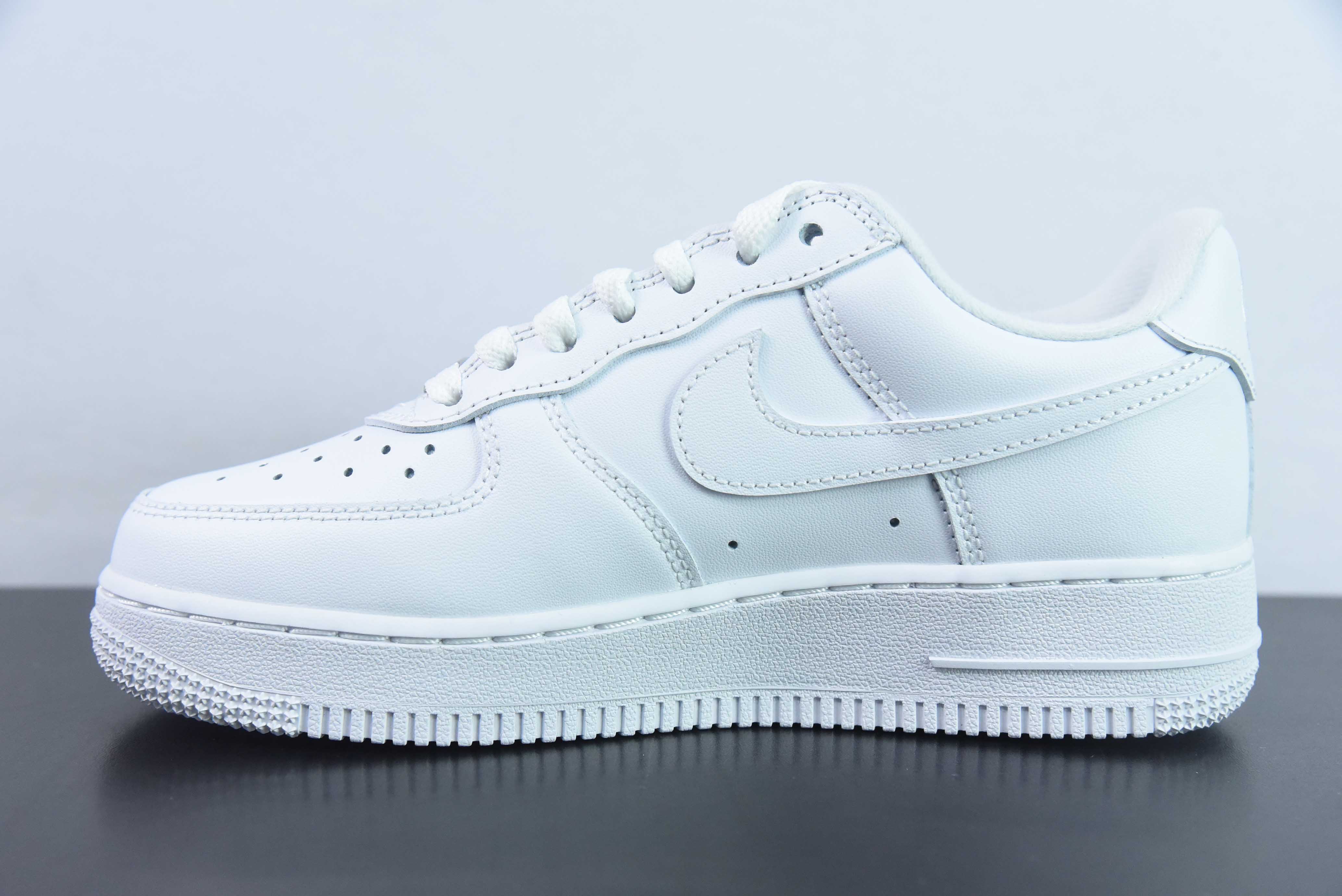 에어 포스 1 로우 슈프림 공동 브랜드 상품 번호: CU9225-100 사이즈: 35.5-48