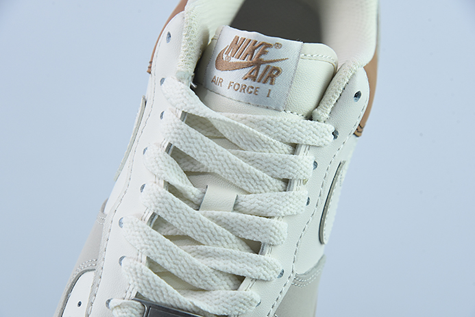 나이키 에어 포스 1 07 로우 화이트 모카 에어 포스 원 로우탑 제품 번호: BS8871-107 사이즈: 36-44