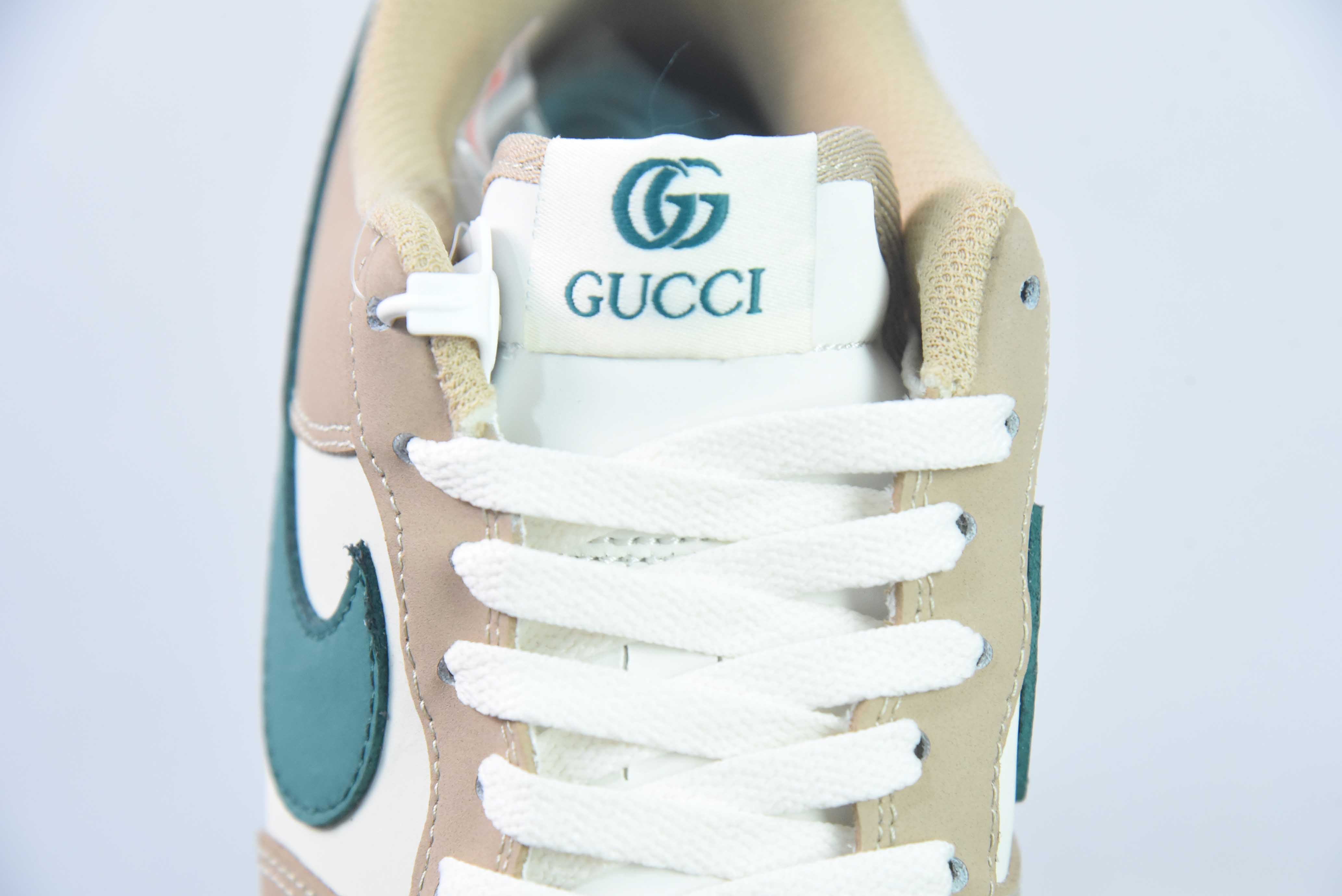 나이키 에어 포스 1 07 로우 구찌 공동 브랜드 - 다크 그린 로즈 골드 에어 포스 1 로우 탑 트레이너 상품 번호: BS9055-723 사이즈: 36-44