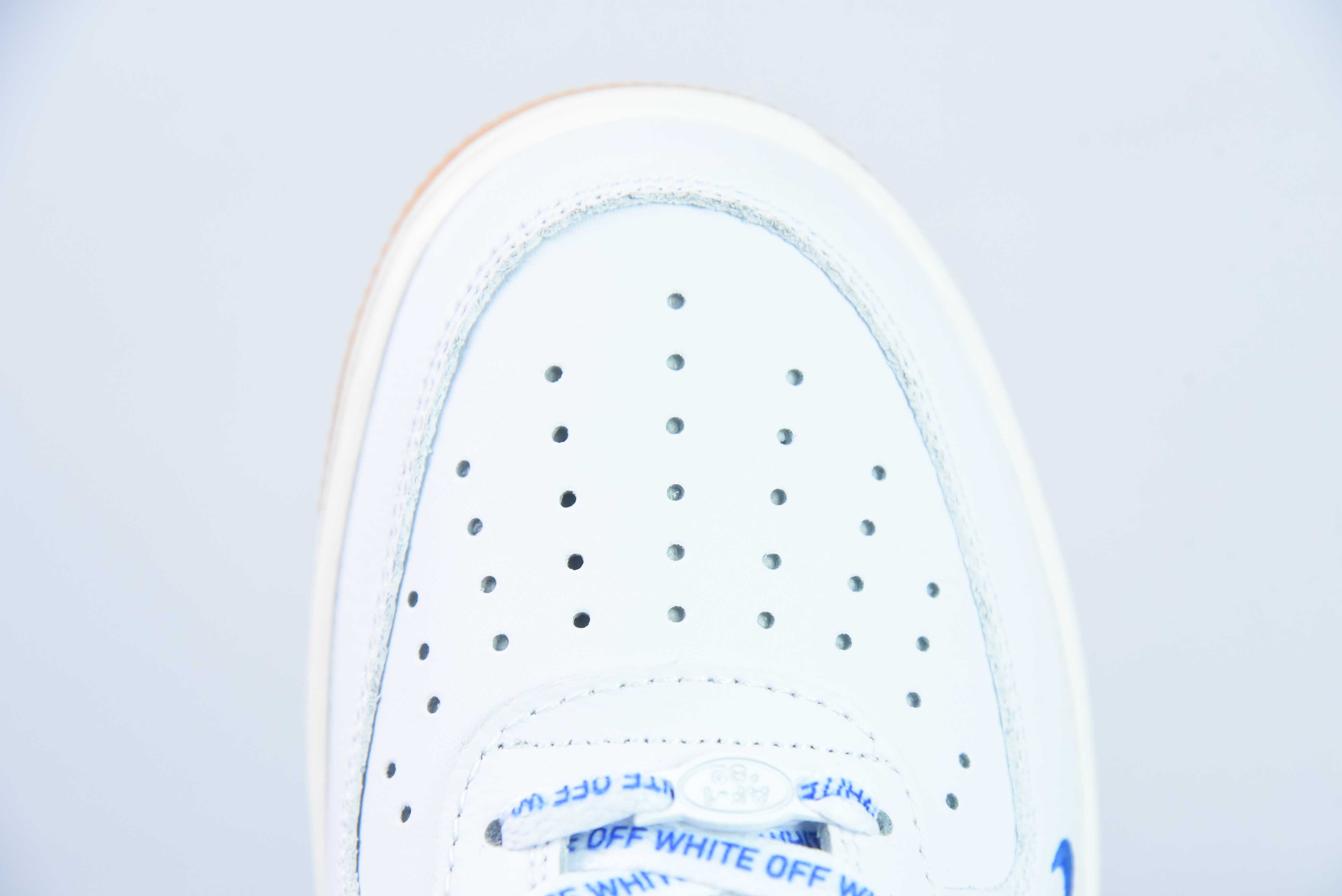 나이키 에어 포스 1 AF1 에어 포스 1 / 로우탑 화이트 및 블루 생고무 밑창 자수 스몰 라벨 품목 번호: -764 사이즈: 36-44 