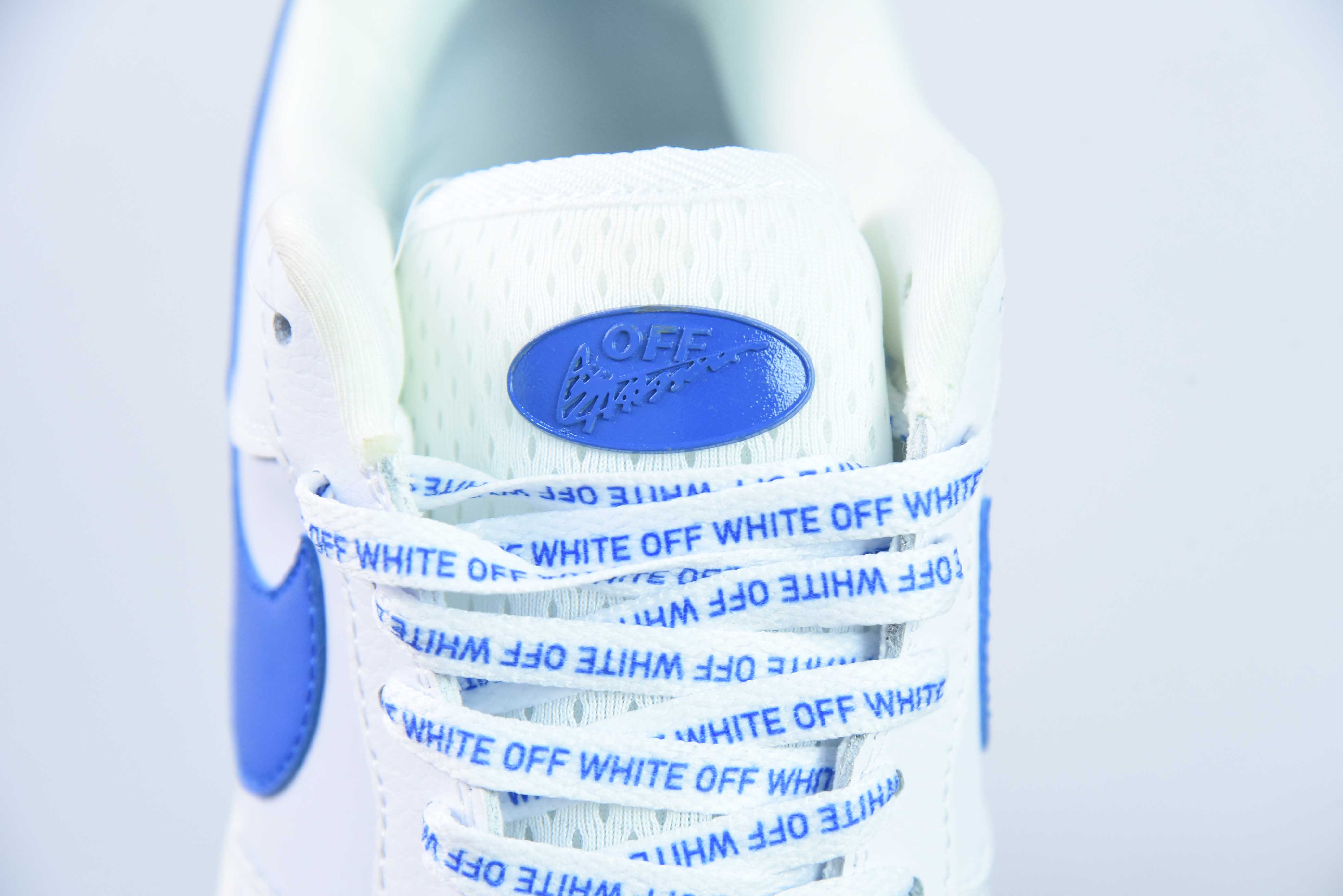 나이키 에어 포스 1 AF1 에어 포스 1 / 로우탑 화이트 및 블루 생고무 밑창 자수 스몰 라벨 품목 번호: -764 사이즈: 36-44 