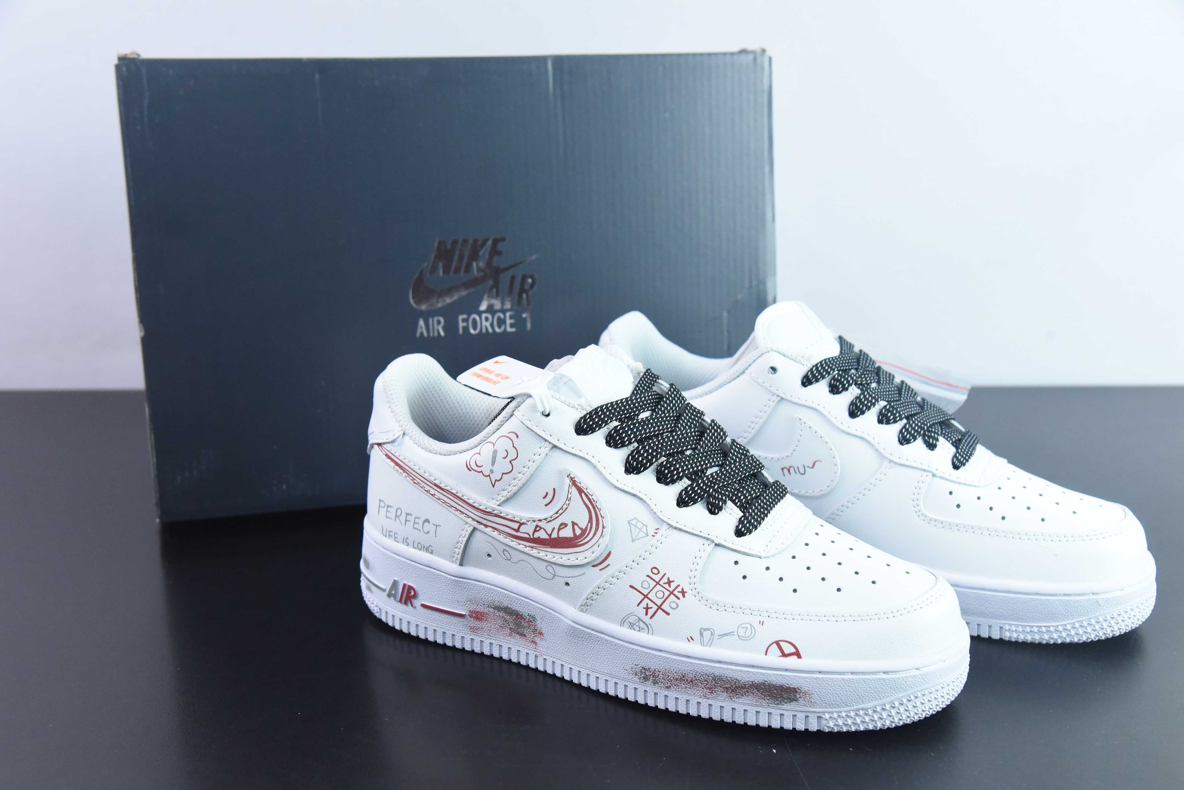 나이키 에어 포스 1 AF1 에어 포스 1/로우탑 화이트 레드 그래피티 제품 번호: AM0703-123 사이즈: 36-44