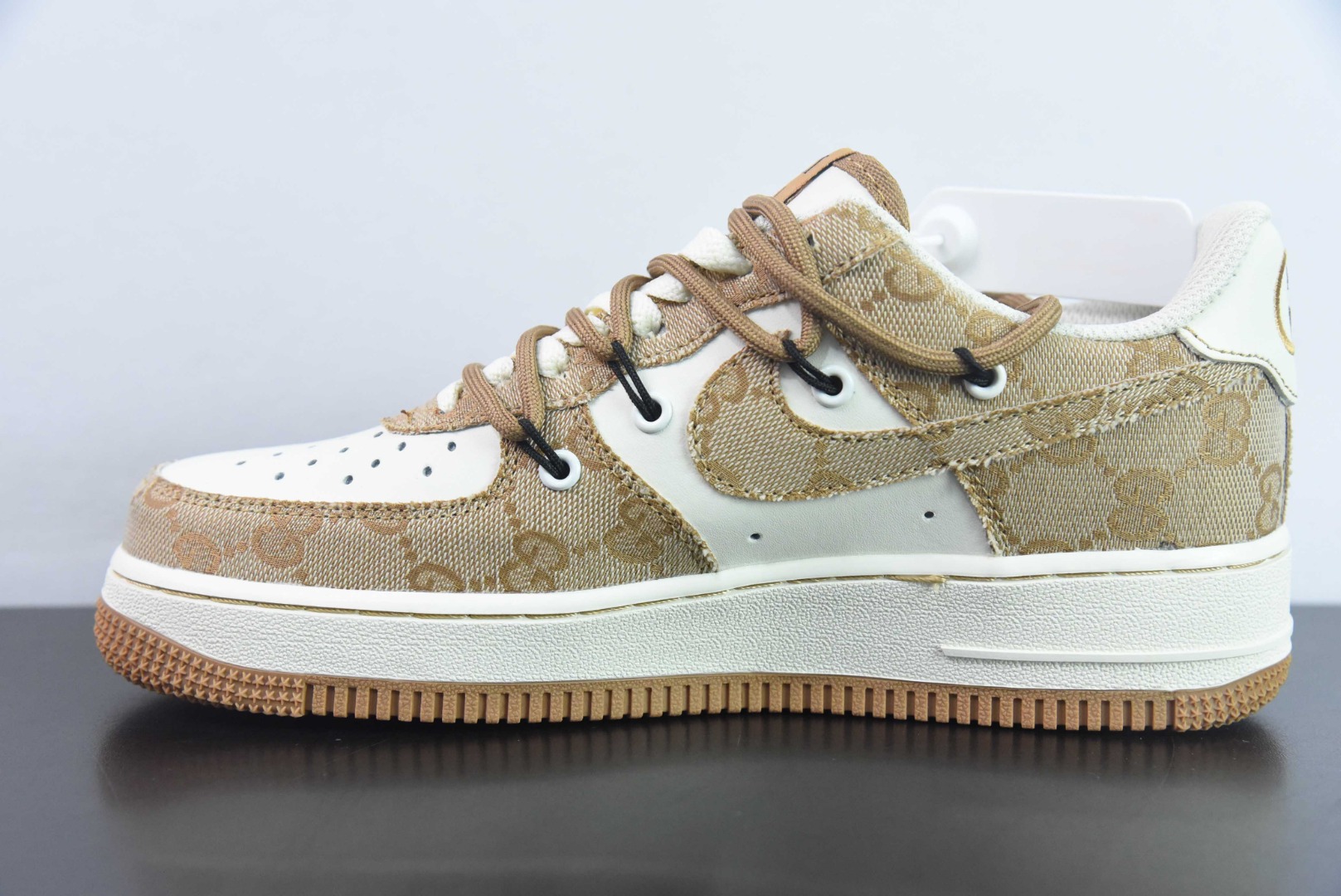 나이키 x 구찌 에어 포스 1 로우 구찌 레이스업 에어 포스 1 로우 탑 애슬레틱 캐주얼 보드 슈즈 아이템 번호: BD7700-111 사이즈: 36-44