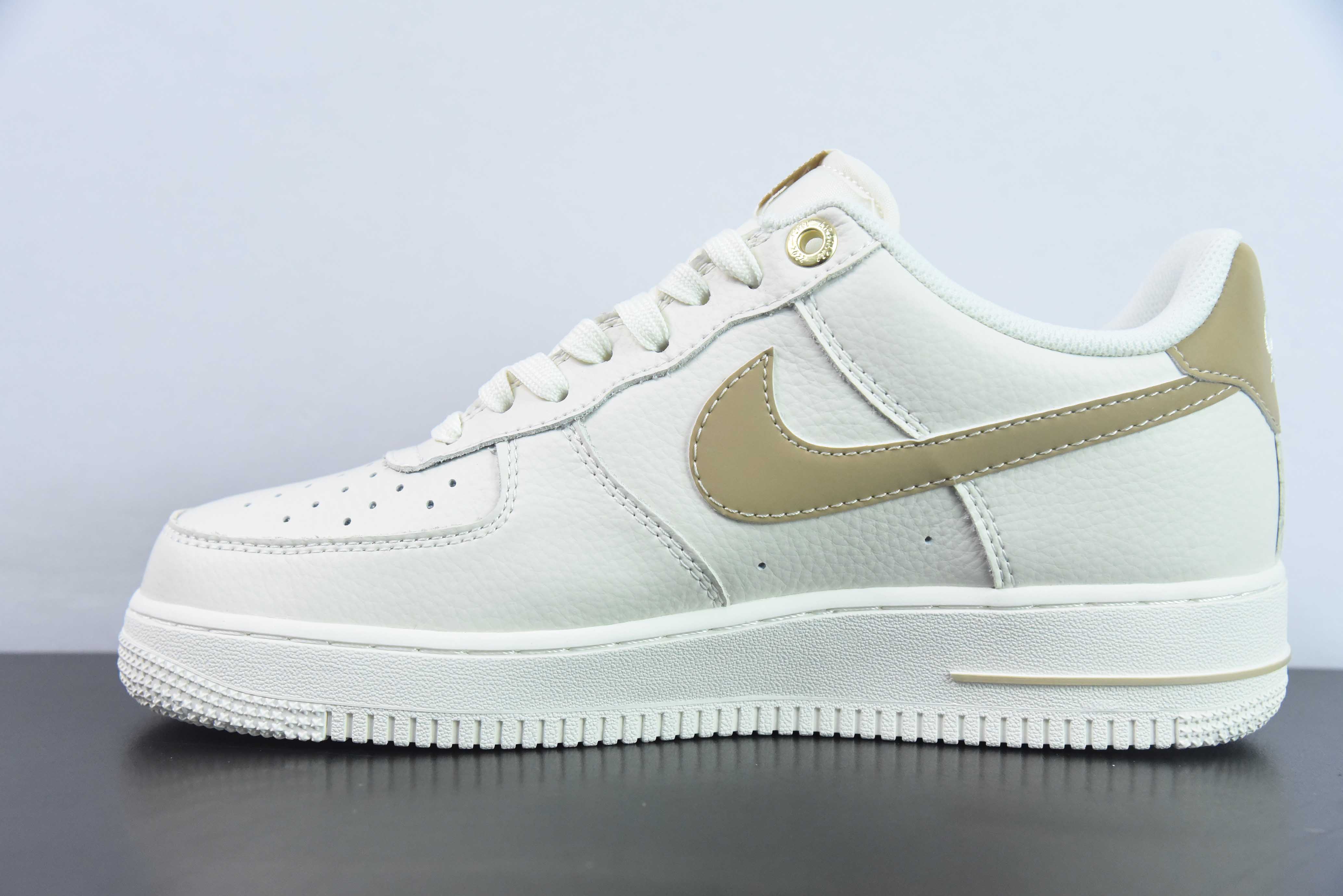 NK 에어 포스 107 로우 나이키/베이지/카키 에어 포스 원 클래식 나이키 베이지 카키 스몰 훅 NK0621-999 사이즈: 36-44