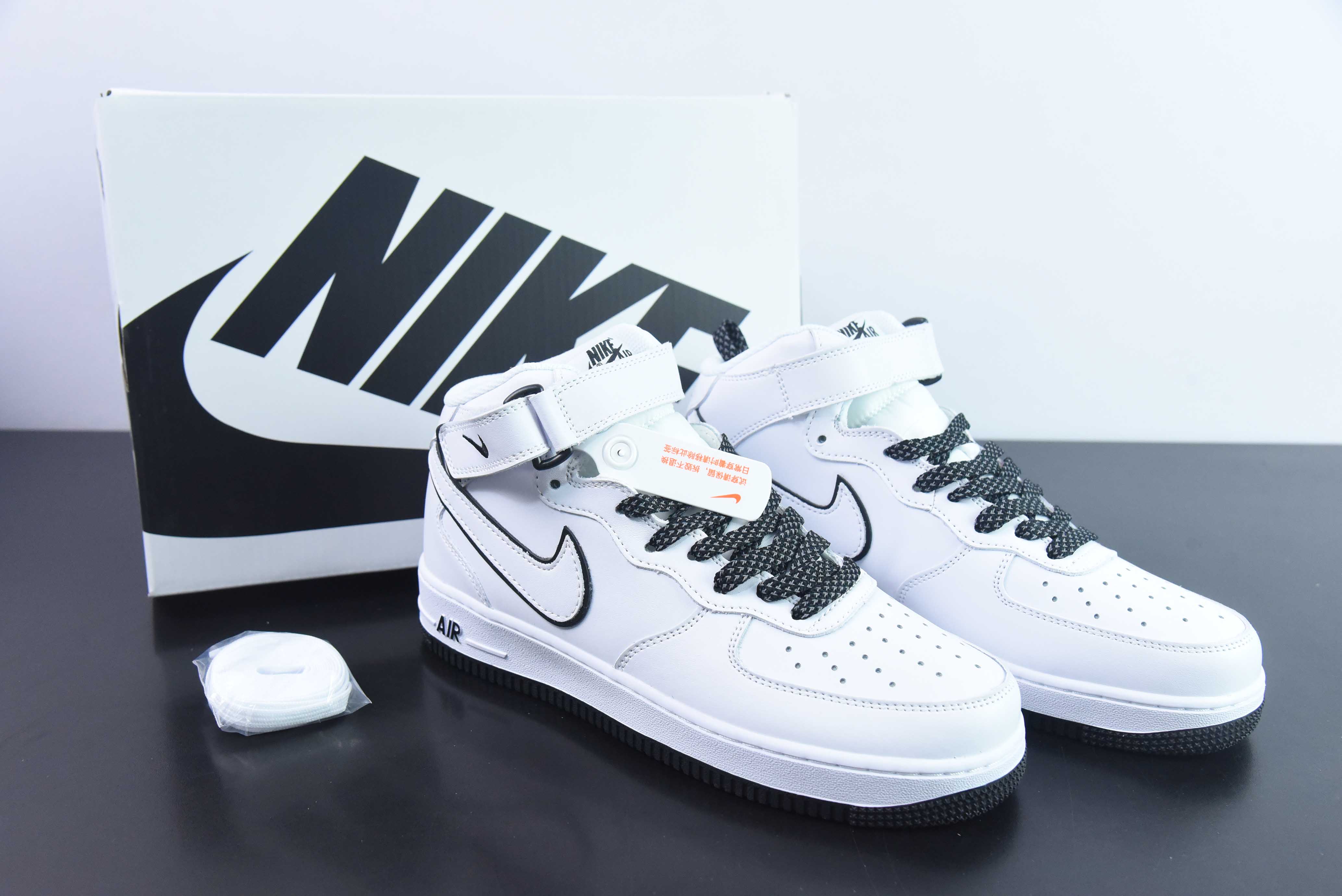 나이키 에어 포스 1 07 미드 베이지와 블랙 하이탑 별이 가득한 하늘 에어 포스 1 미드탑 캐주얼 슈즈 아이템 번호: W-835 사이즈: 36-44