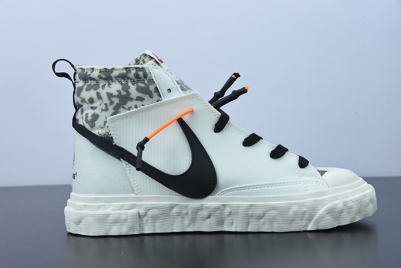 레디메이드 x NK 블레이저 미드 트레일블레이저 공동 브랜드 블랙 앤 화이트 디스트럭션 아이템 번호: CZ3589-100 사이즈: 36-44