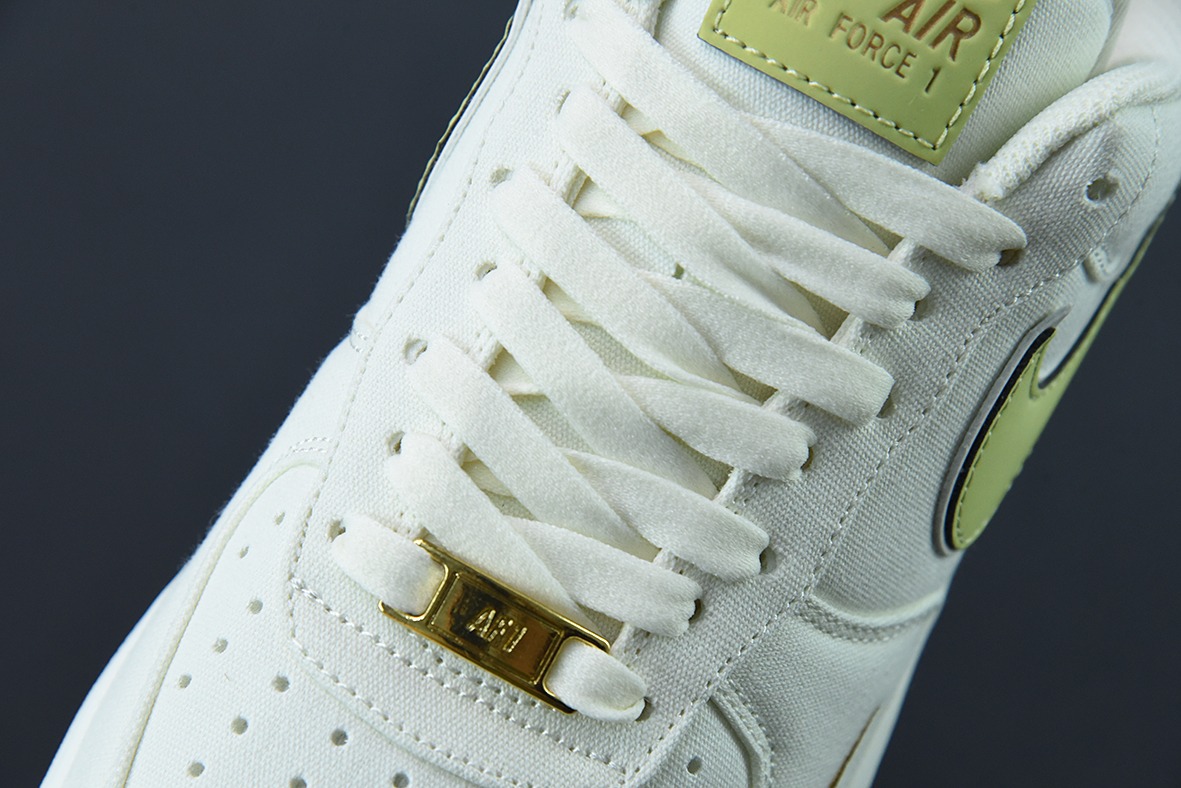 나이키 에어 포스 1 로우 07 화이트 및 그린 캔버스 에어 포스 1 로우 탑 아이템 번호: MN5696-109 사이즈: 36-44