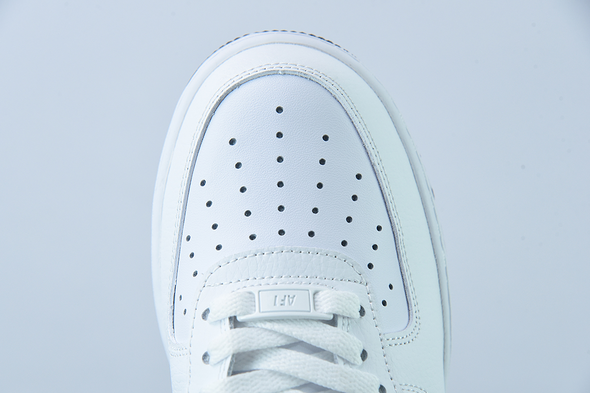 나이키 에어 포스 1 로우 에어 포스 1 로우 탑 캐주얼 트레이너 화이트와 블랙 최대 품목 번호 : KK1256-657 사이즈 : 36-44