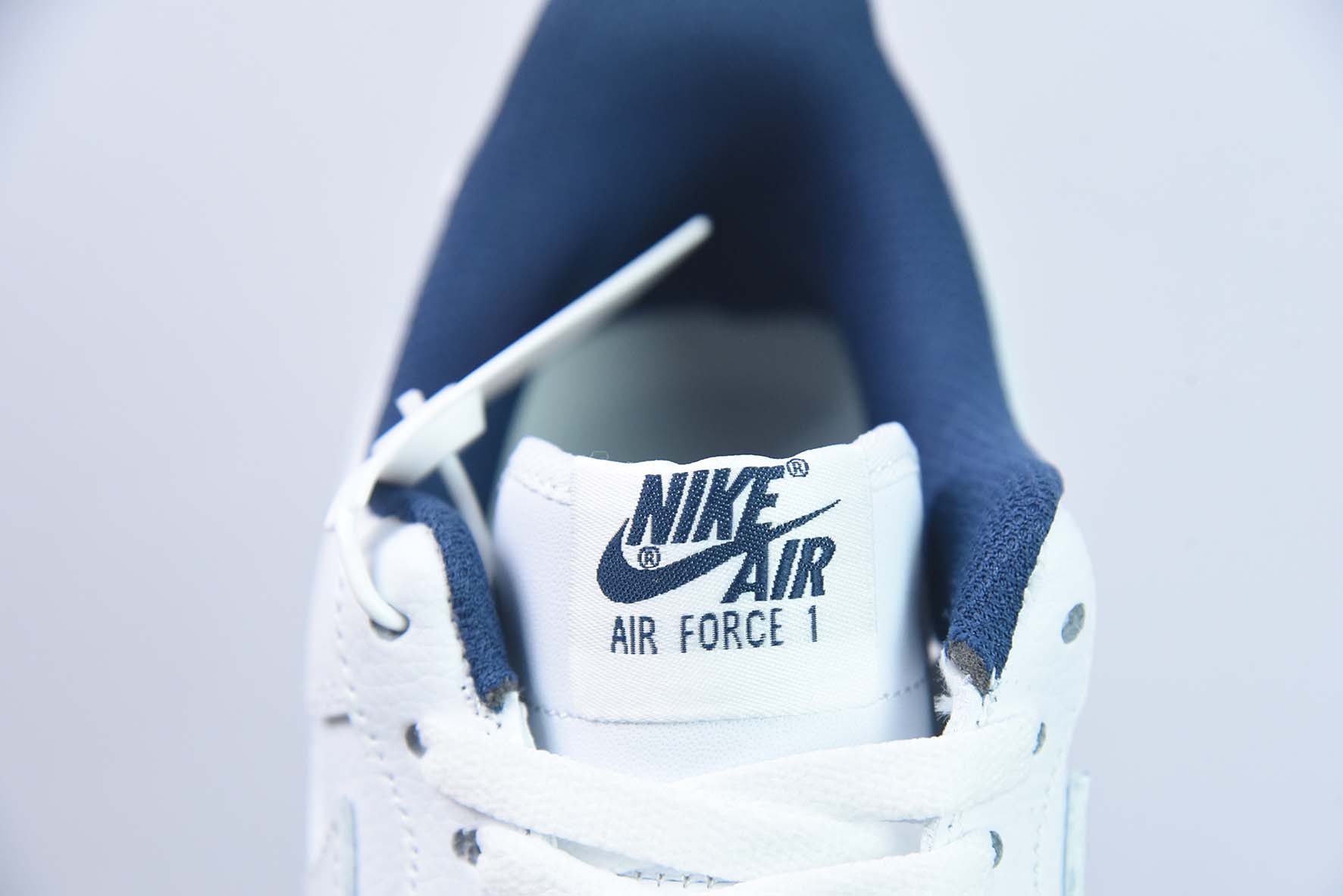 UAY27729039 Nk 에어 포스 107 로우 다크 블루 스몰 후크 40주년 스타 에어 포스 1 로우 탑 캐주얼 보드 슈즈 항목: DD1225-006 사이즈: 36-44