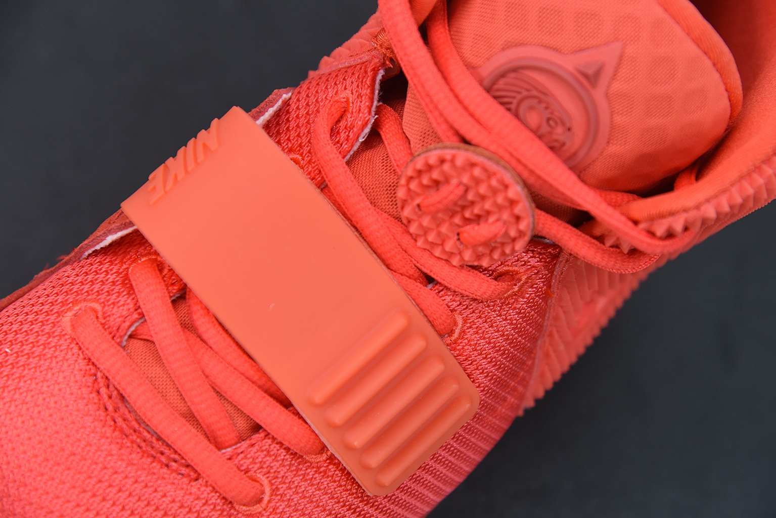 나이키 에어 이지 2 간지 코코넛 울트라 한정판 레드 남성 컬처 농구화 아이템 번호: 508214-660 사이즈: 40-47.5