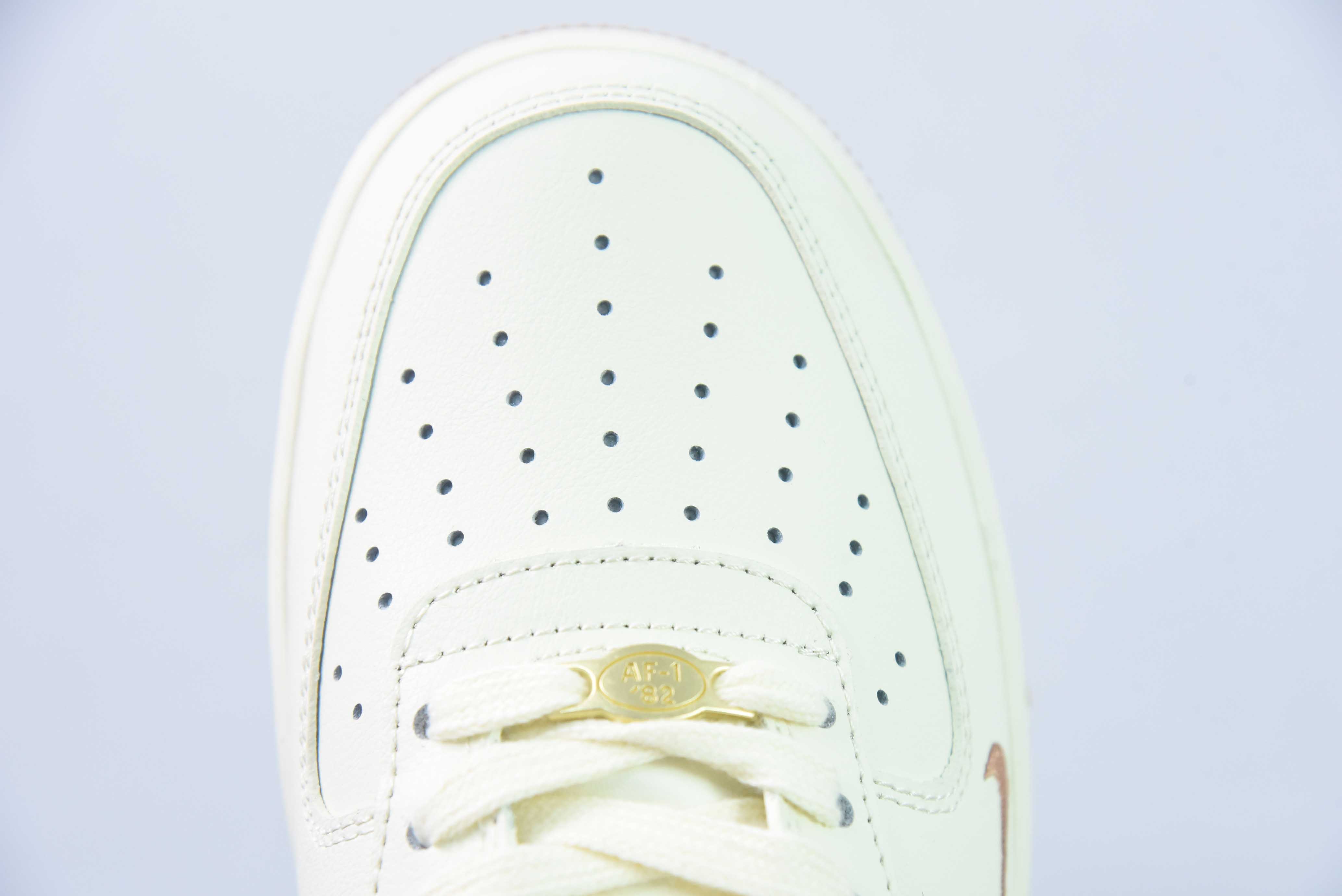 나이키 에어 포스 1 AF1 에어 포스 1/로우탑 베이지 브라운 40주년 기념 에디션 포 스타 아이템: DQ7658-109 사이즈: 36-44