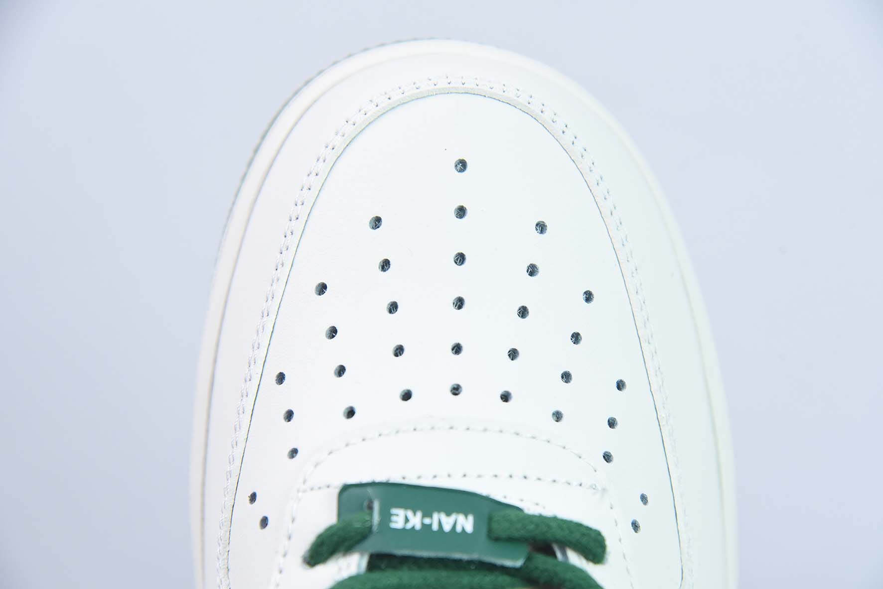 NAU57806033 나이키 에어 포스 1 07 로우 화이트 그린 스몰 향기로운 바람 브레이드 아이템 번호: FN0369 100 사이즈: 35.5-44