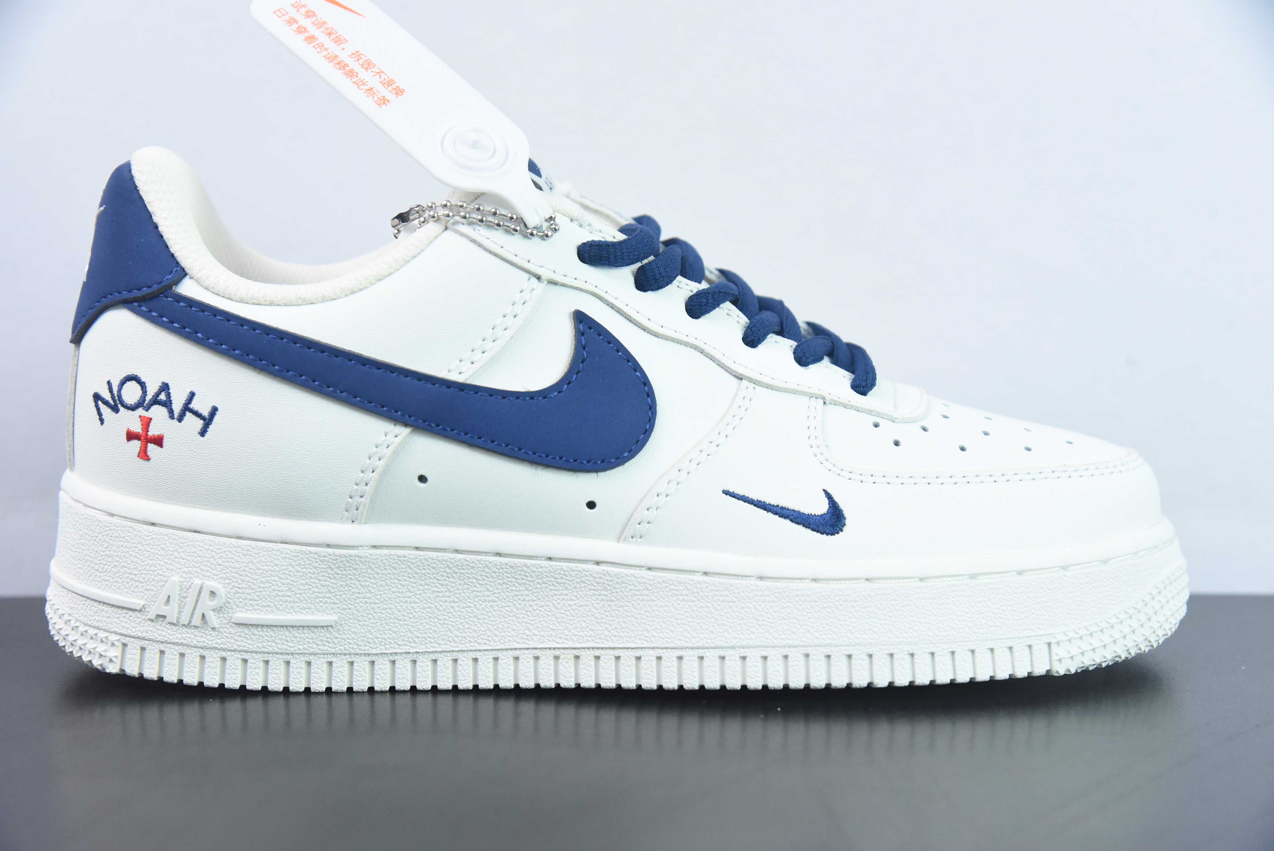나이키 에어 포스 1 로우 07 x 노아 공동 브랜드 화이트 및 블루 에어 포스 원 상품 번호: NY4407 11사이즈: 36-44