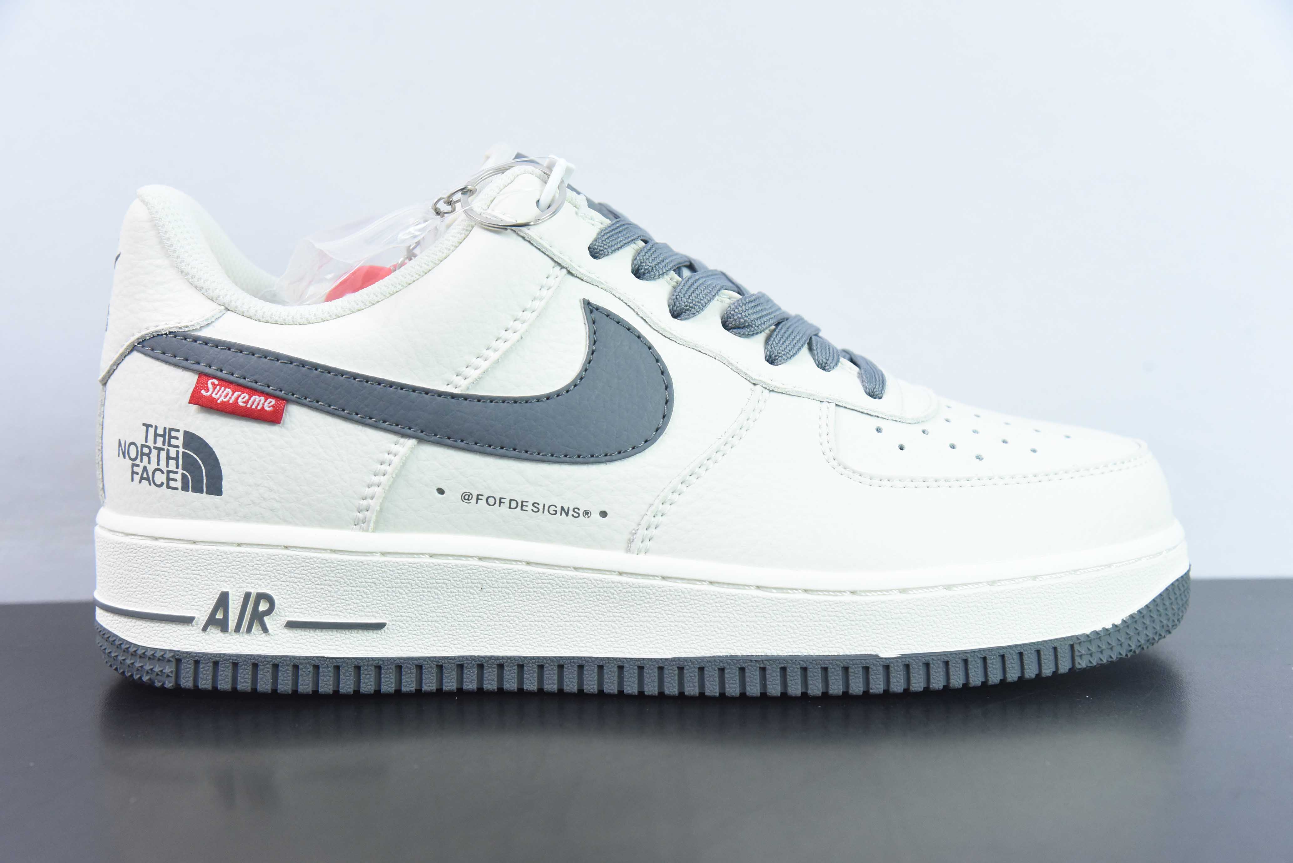 나이키 에어 포스 1 로우 07 x 더 노스페이스 x 슈프림 3자 공동 브랜드 에어 포스 1 로우 탑 애슬레틱 캐주얼 보드 슈즈 아이템 번호: SU2305-008 사이즈: 36-44