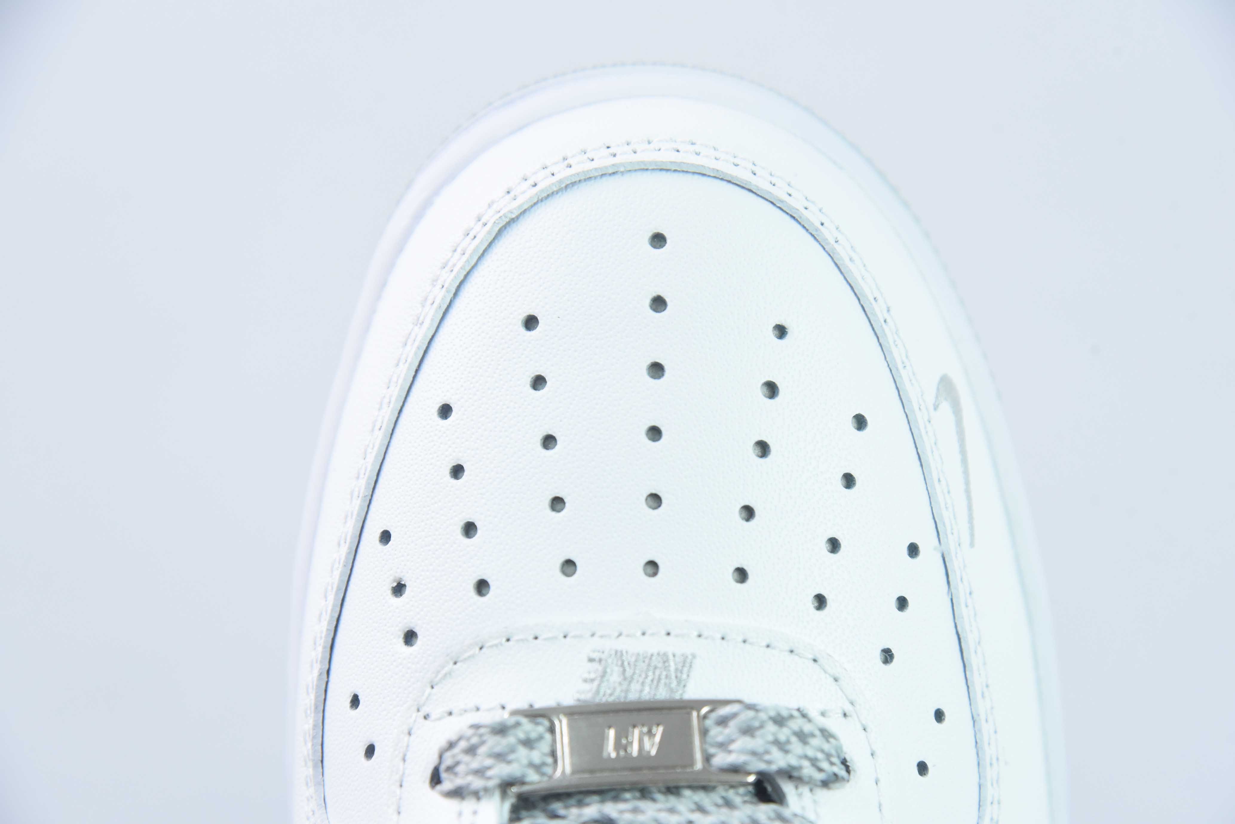 나이키 에어 포스 107 로우 에어 포스 원 클래식 로우탑 레더 화이트/라이트 그레이 스몰 후크 리플렉티브YZ8115-006 사이즈: 36-44