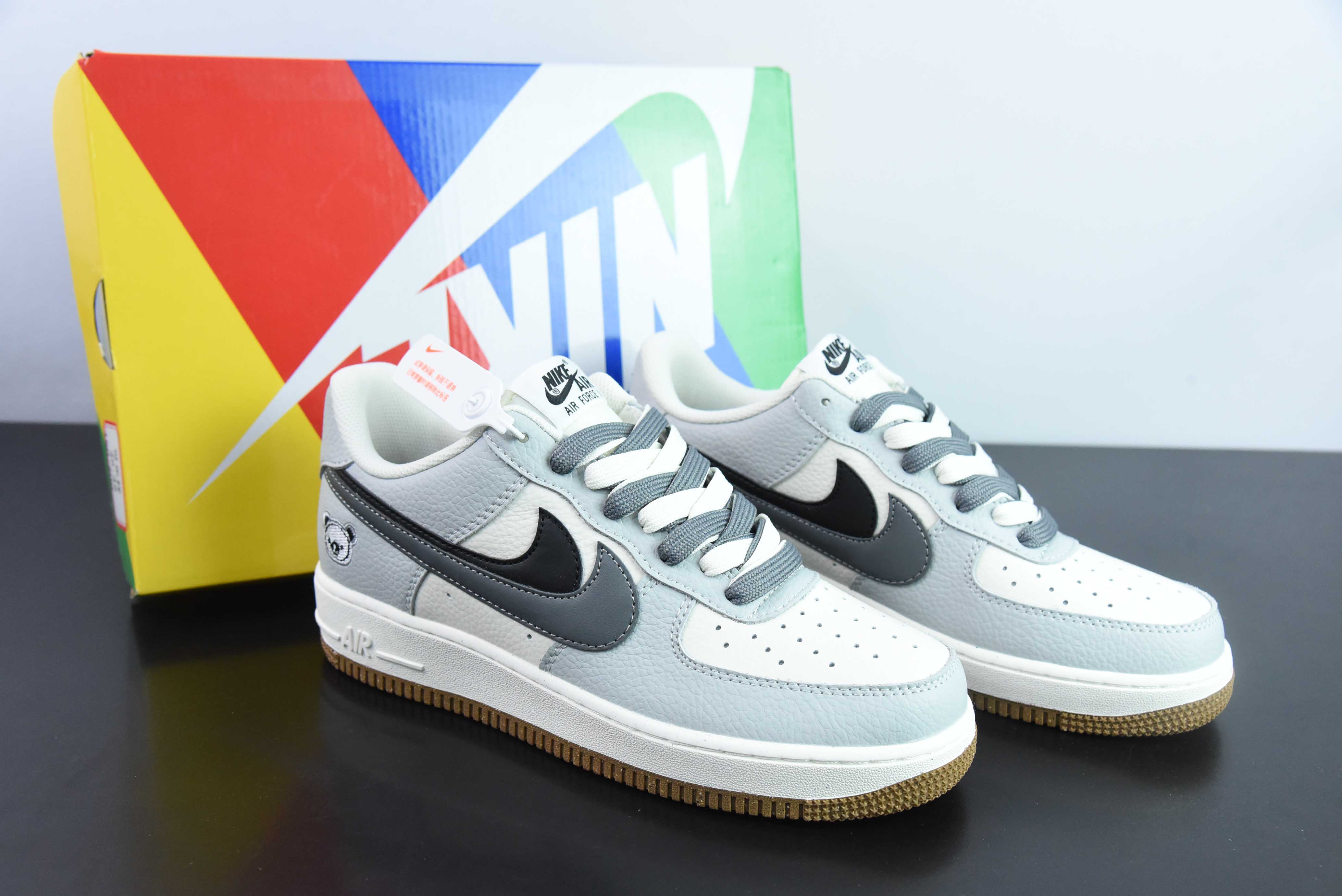 나이키 에어 포스 1 로우 07 블랙 그레이 베어 더블 훅 에어 포스 1 로우탑 캐주얼 스니커즈 아이템: CC2569-033 사이즈: 36-44