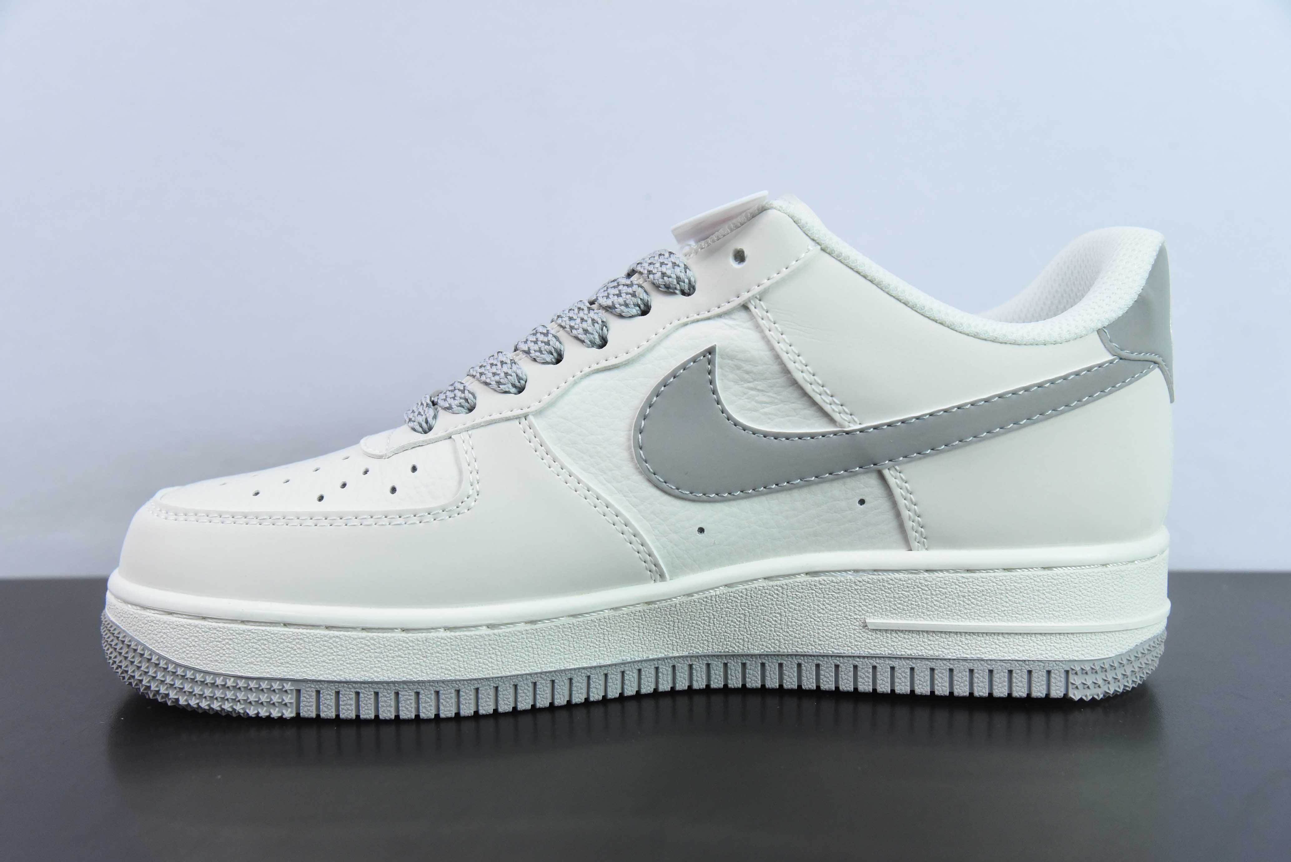 Supreme x Nk 에어 포스 107 로우 베이지 그레이 에어 포스 1 로우탑 캐주얼 슈즈 아이템: HD1968-018 사이즈: 36-44