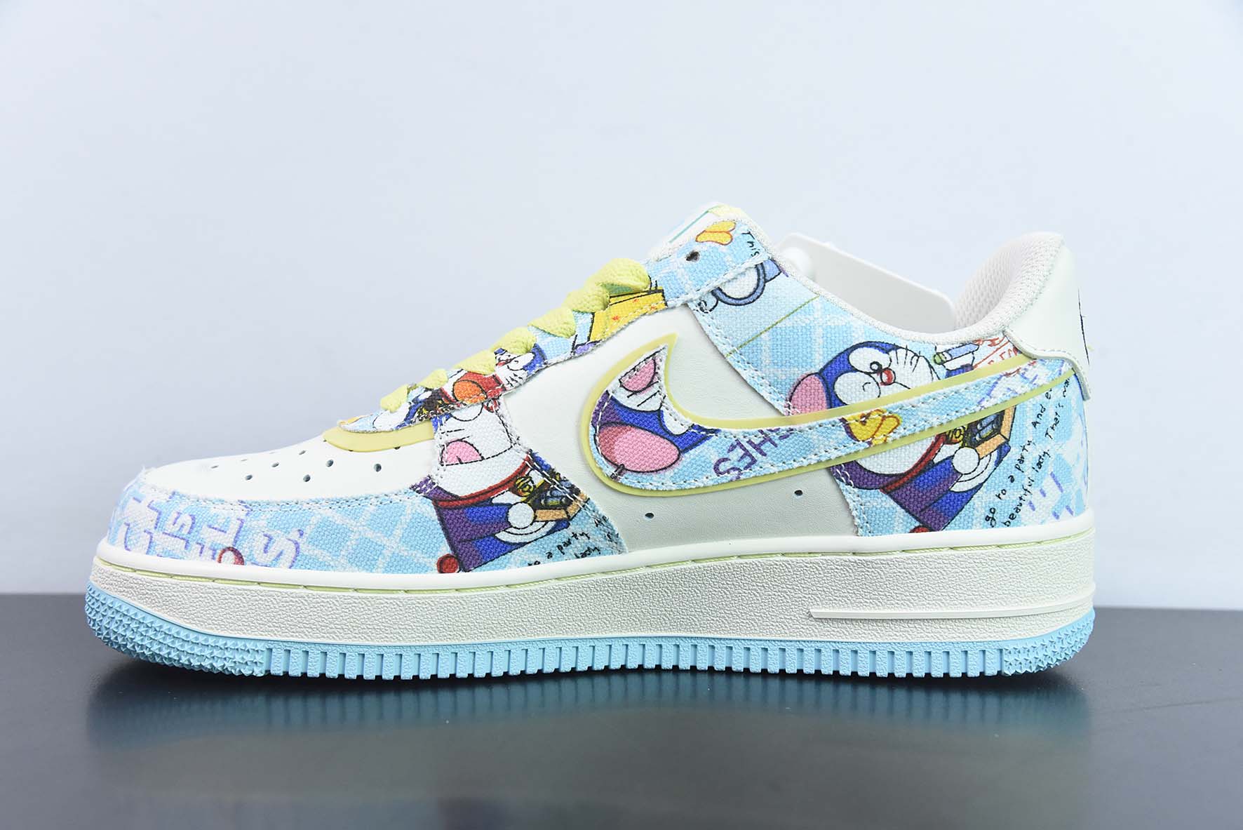 YAX39577438 나이키 에어포스 107 로우 도라에모 에어포스 원 베이지 라이트 블루 옐로우 도라에몽 팅커벨 고양이 아이템: FB0607-055 사이즈: 36-44