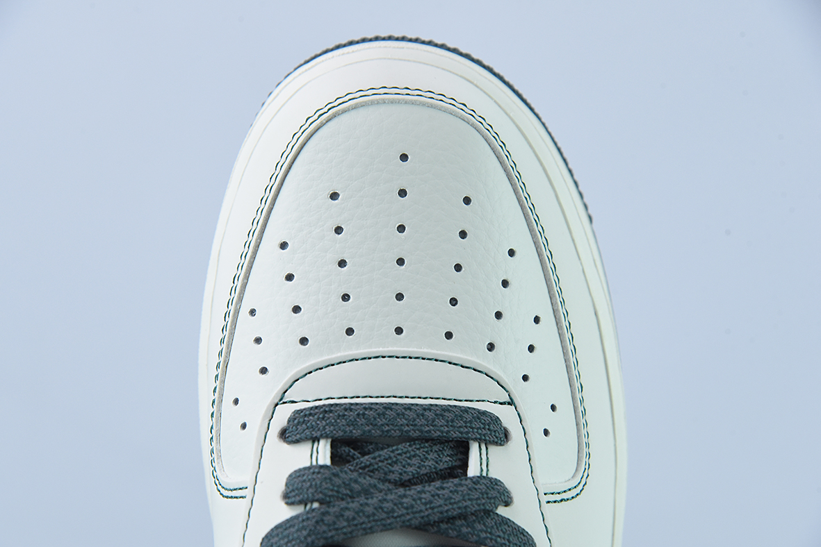 언디파이티드 X 나이키 에어 포스 1 로우 베이지 그린 에어 포스 1 로우 탑 아이템 번호: UN3699-066 사이즈: 36-44