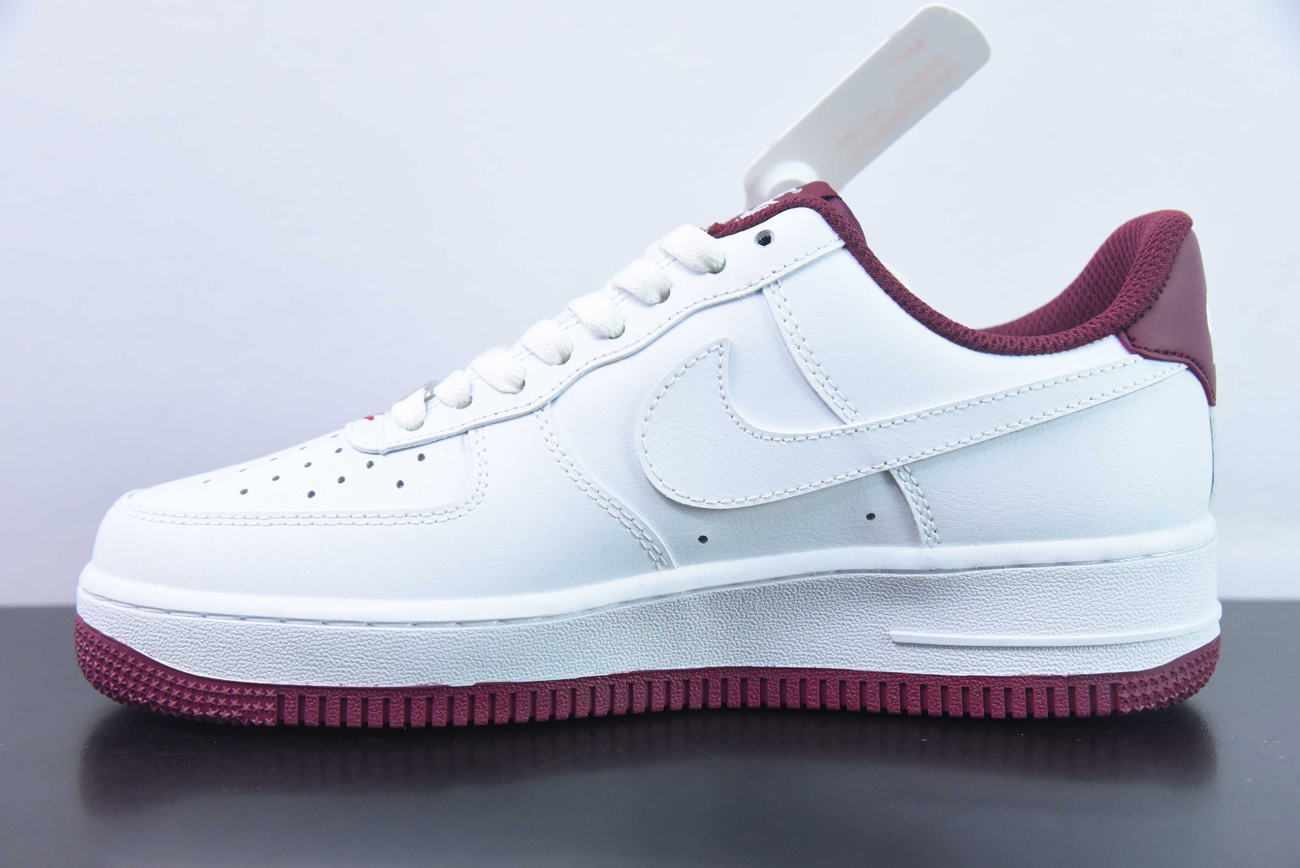 나이키 에어 포스 1 에어 포스 1 화이트 와인 레드 캐주얼 신발 아이템: DH7561-106 사이즈: 36-44