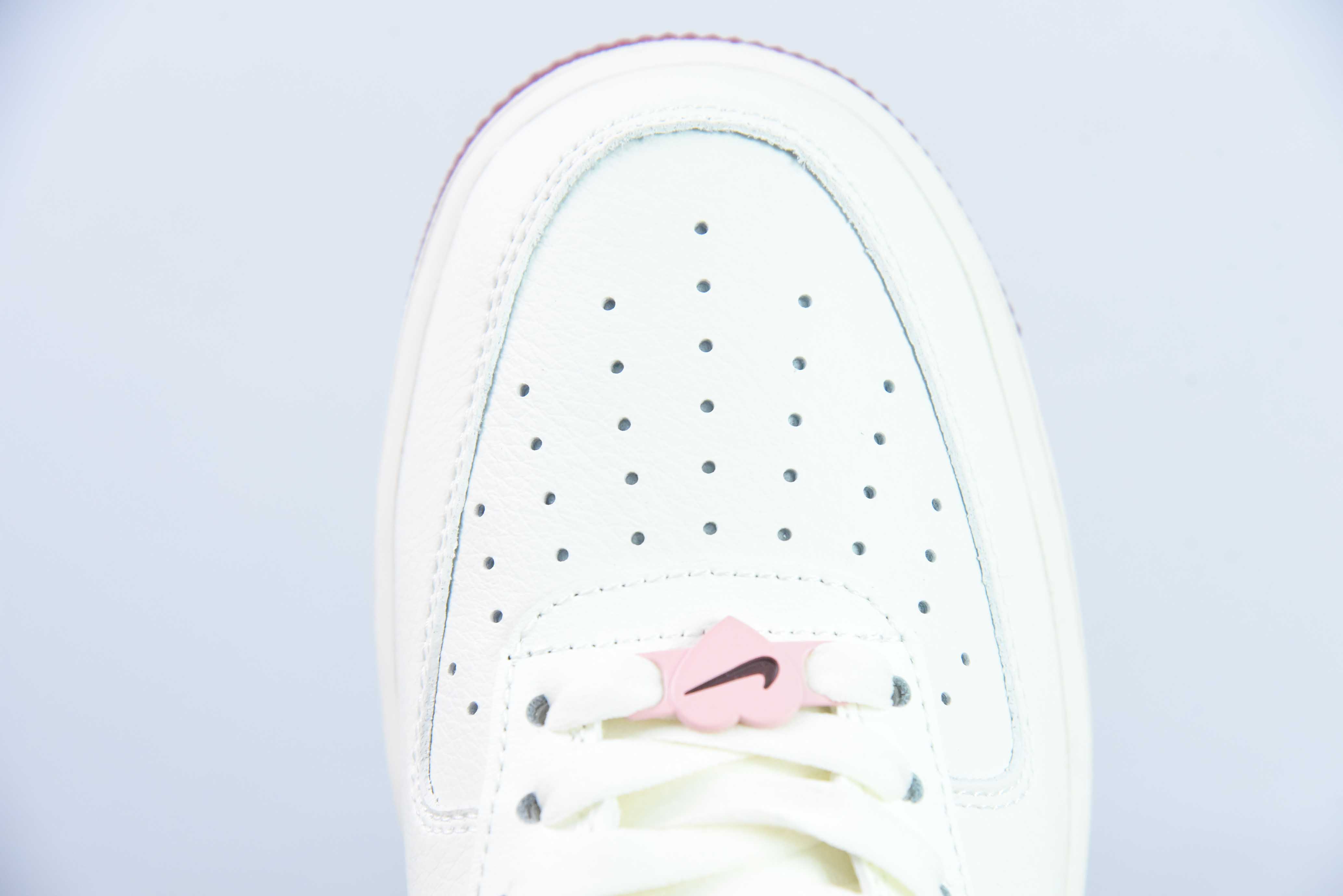 나이키 에어 포스 1  발렌타인 데이  체리 발렌타인 데이 에어 포스 1 로우 탑 캐주얼 슈즈 아이템 : FD4616-161 사이즈 : 36-44