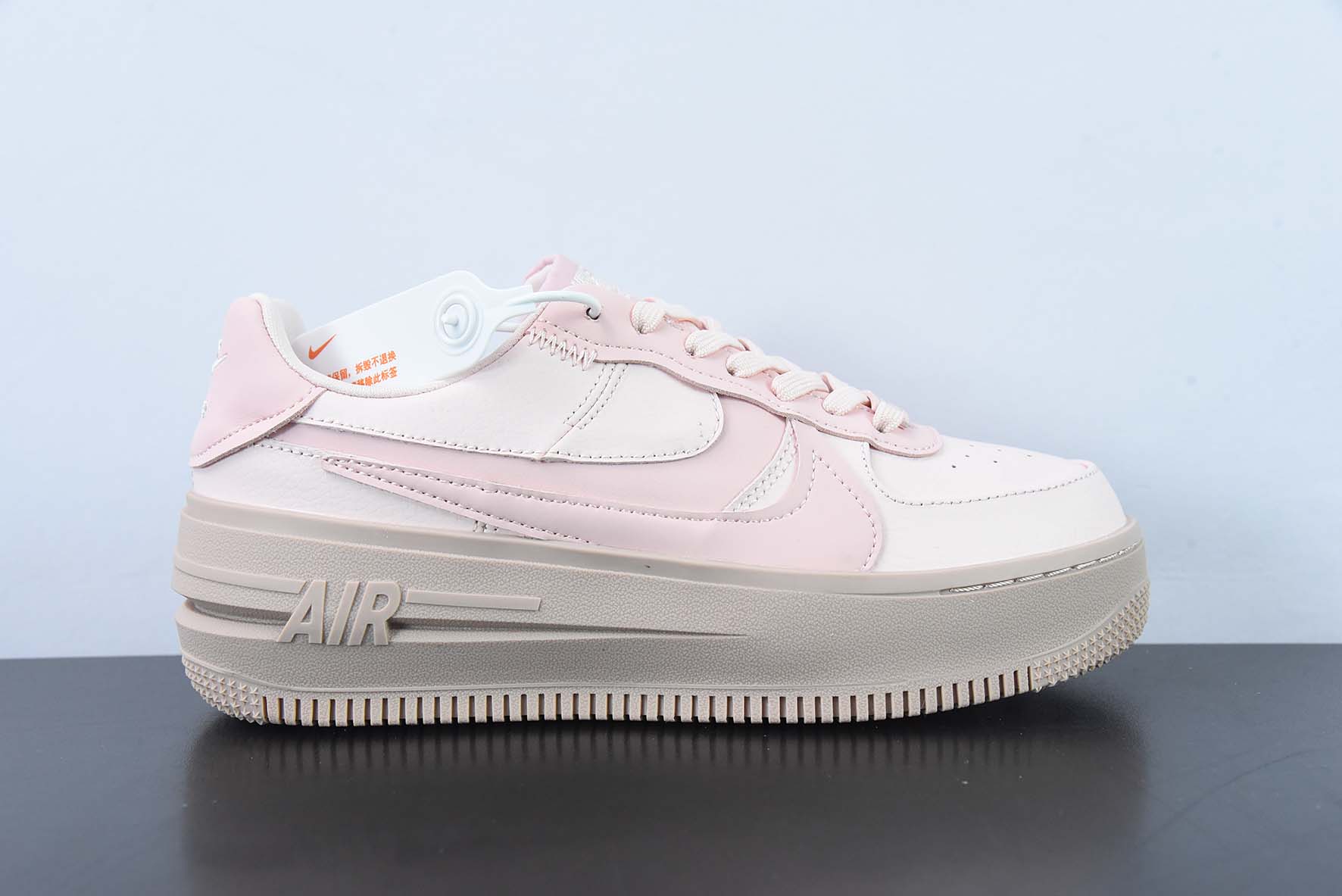 에어 포스 1 PLT.AF.ORM 핑크 에어 포스 원 브랜드 뉴 로우 탑 캐주얼 보드 슈즈 DJ9946-600 사이즈: 36-44