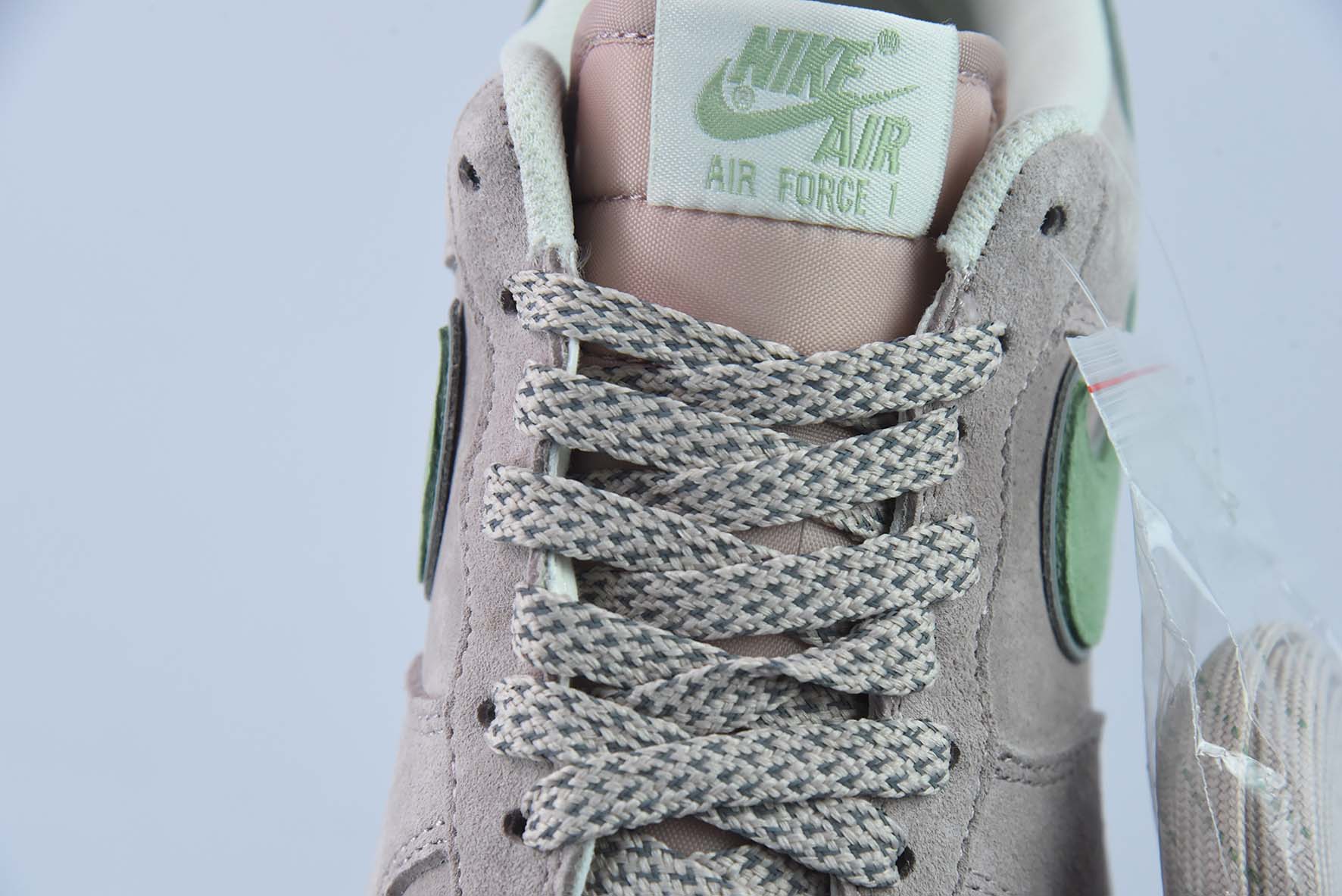 오토모 카츠히로 x 에어 포스 107 LV8 로우 아키라 에어 포스 원 스웨이드 라이트 그레이 말차 그린 아이템 번호: DD9969-065 사이즈: 36-44