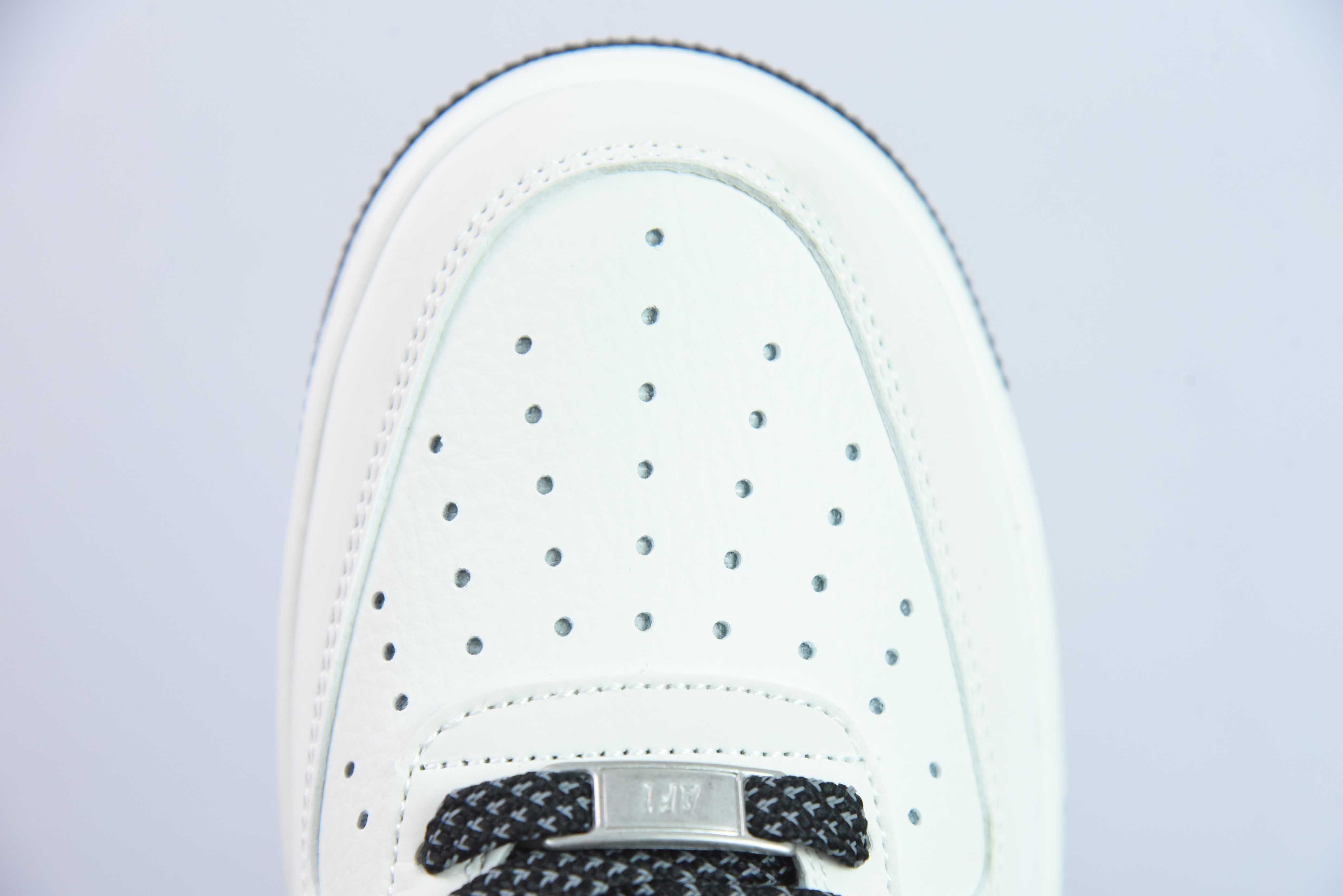 나이키 에어 포스 1 07 로우 슈프림 스케이트보드 시리즈 - 베이지 및 블랙 에어 포스 원 상품 번호: HD1968-009 사이즈: 36-44