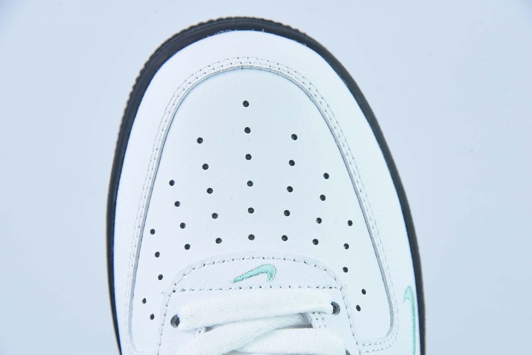 에어 포스 1  07 로우 에어 포스 원 텀블위드 블랙 앤 화이트 스몰 더블 훅 아이템: DR0155-100 사이즈: 36-44