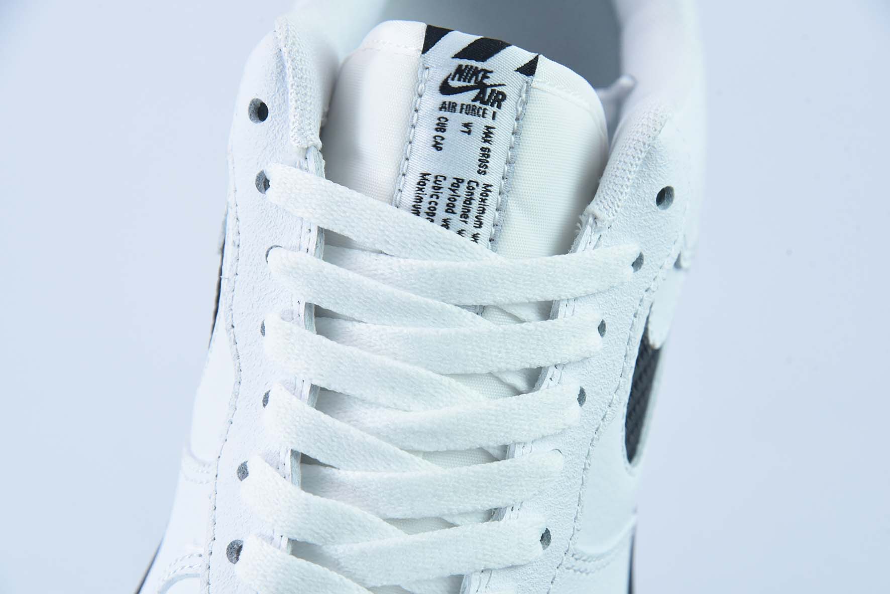 에어 포스 1  07 로우 에어 포스 원 텀블위드 블랙 앤 화이트 스몰 더블 훅 아이템: DR0155-100 사이즈: 36-44