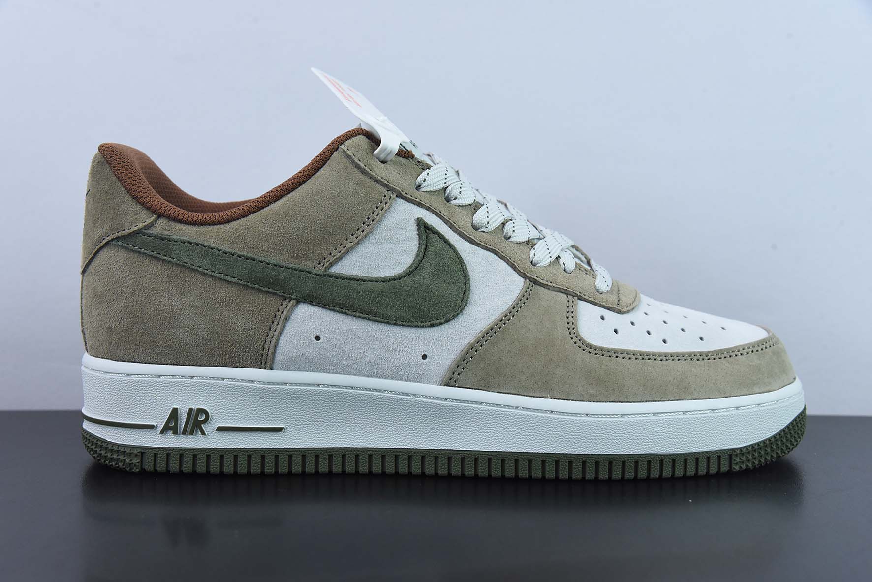AKIRA×나이키 에어 포스 1 로우 07 애플 그레이 스웨이드 스카이 스타 컬러웨이 에어 포스 1 로우 탑 아이템 번호: DD3966-523 사이즈: 36-44