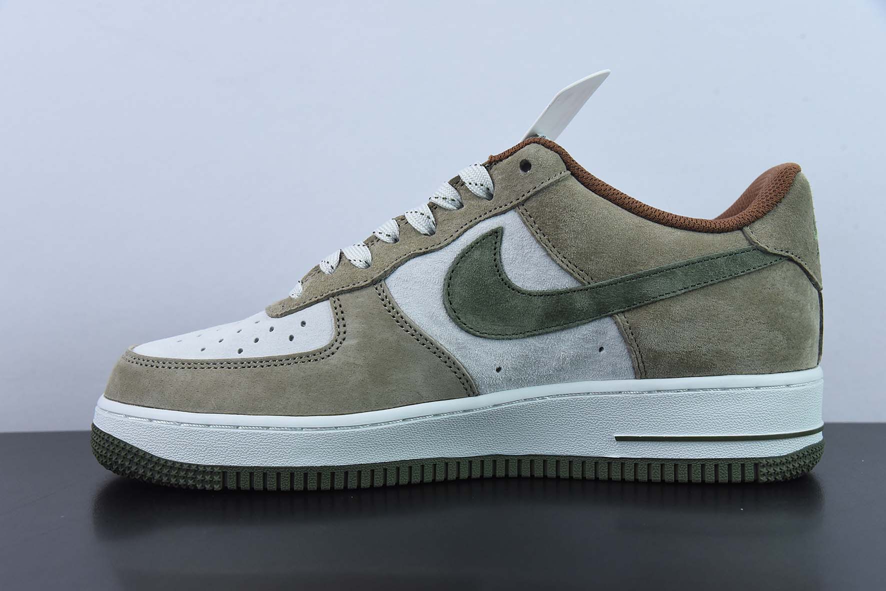 AKIRA×나이키 에어 포스 1 로우 07 애플 그레이 스웨이드 스카이 스타 컬러웨이 에어 포스 1 로우 탑 아이템 번호: DD3966-523 사이즈: 36-44