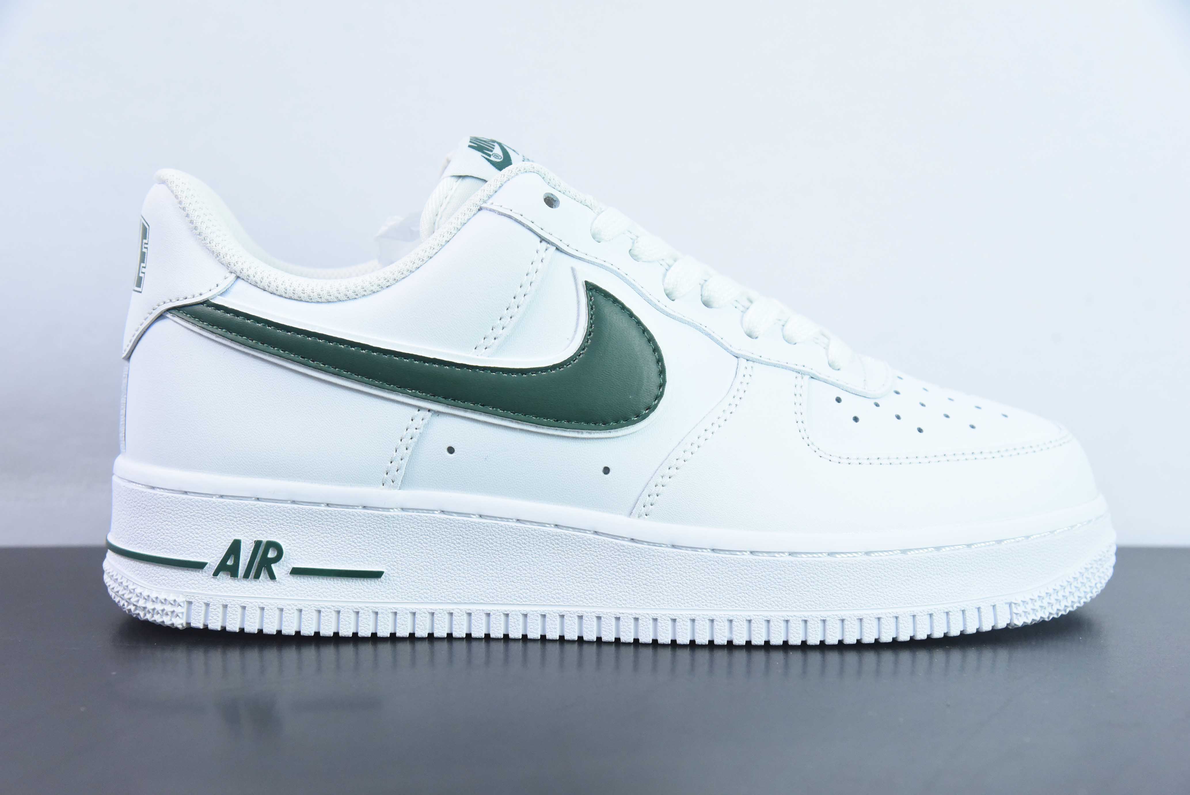 나이키 에어 포스 1 AF1 에어 포스 1/로우탑 화이트 그린 품목 번호: AO2423-104 사이즈: 36-44