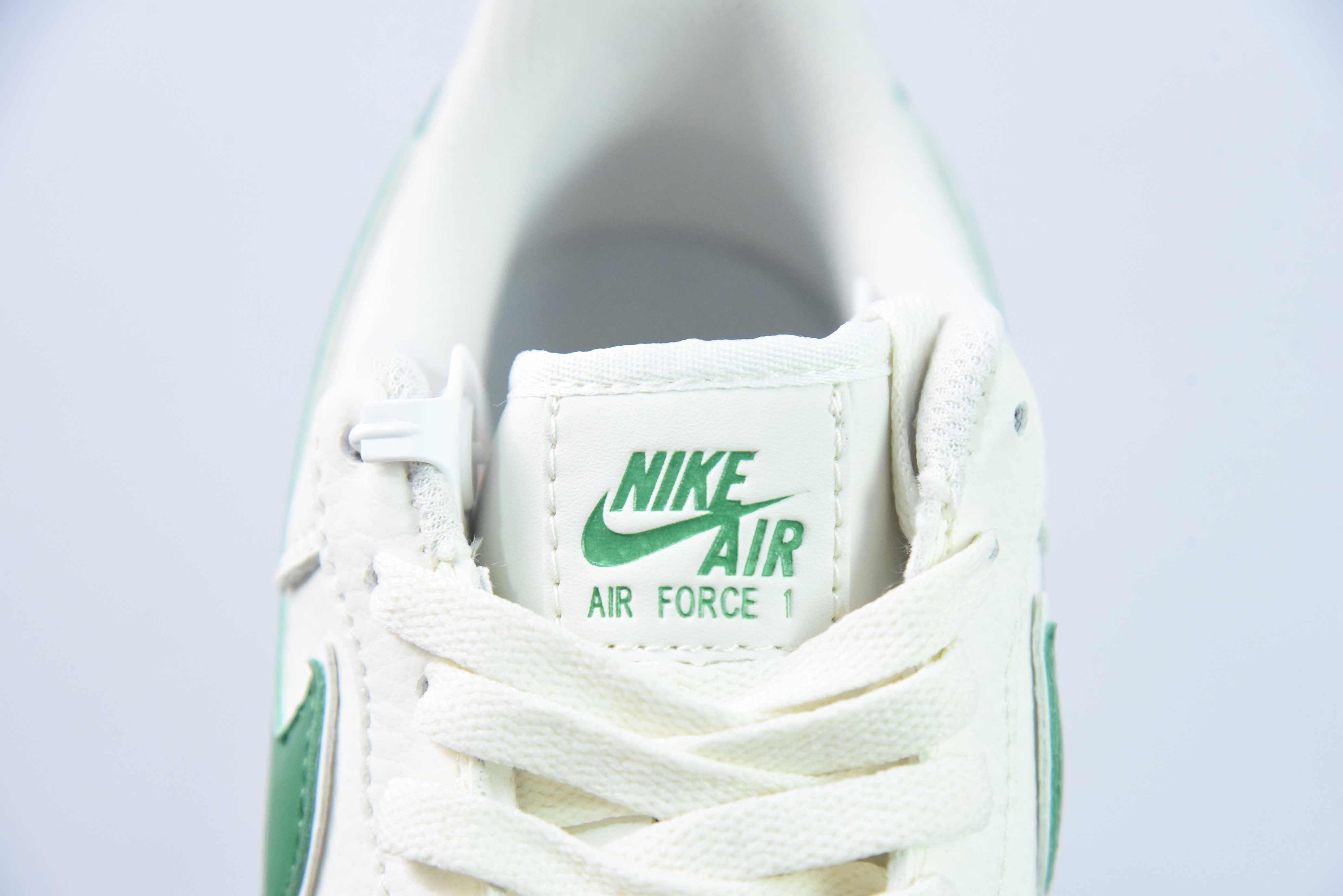 나이키 에어 포스 1 로우 에어 포스 1 로우 탑 캐주얼 크리켓 신발 그린 스몰 후크 40주년 아이템 번호: WA0531 306 사이즈: 36-44