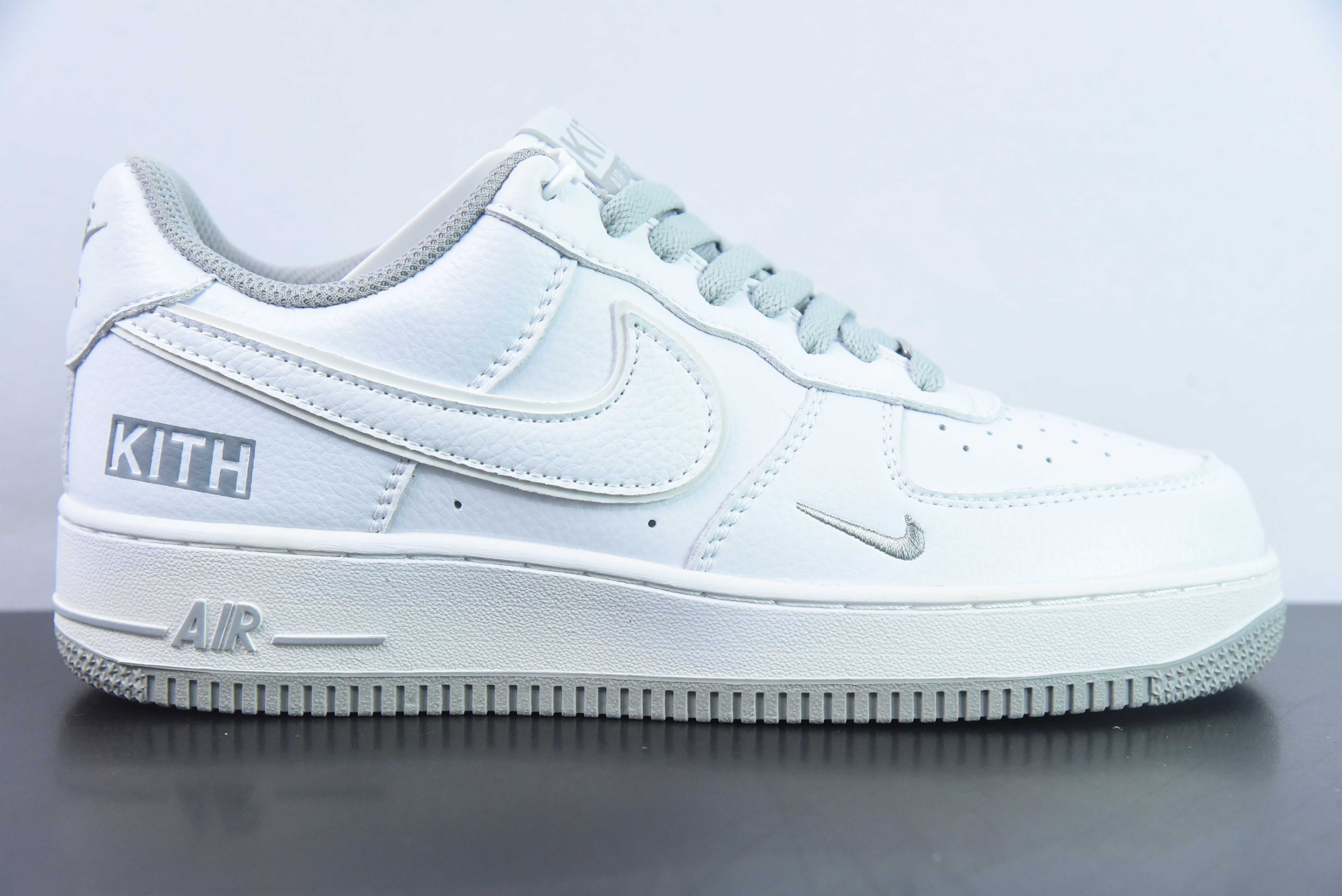 나이키 에어 포스 1 로우 키스 공동 브랜드 에어 포스 1 로우탑 애슬레저 보드숏 아이템 번호: KT1659-009 사이즈: 36-44