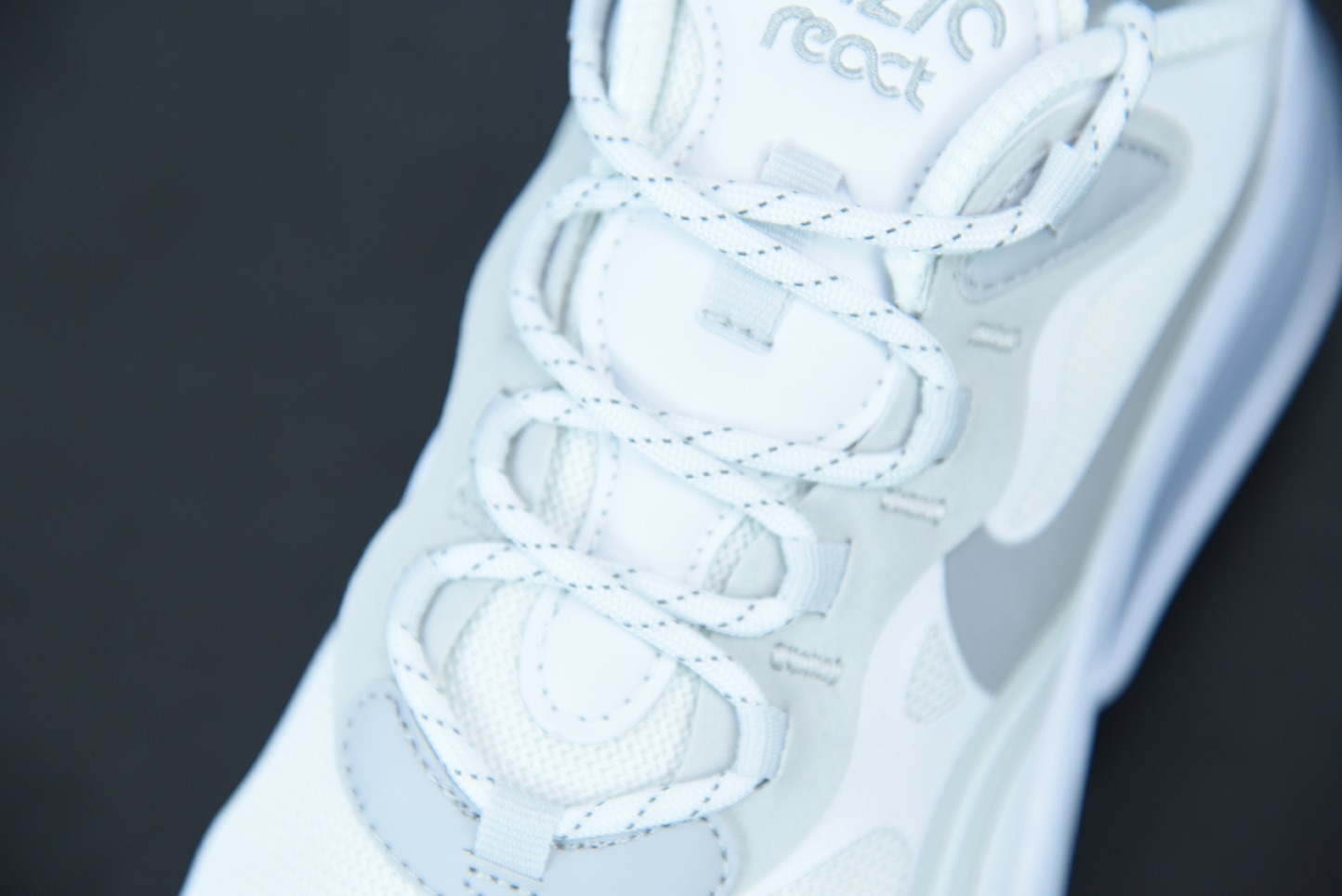 에어 맥스 270 리액트 실버 화이트 3M 리플렉티브 레아 레이싱 시리즈 리어 하프 팜 에어 쿠션 헌드레드 스포츠 조깅화 공식 품목: CV1632-100 사이즈: 36-44