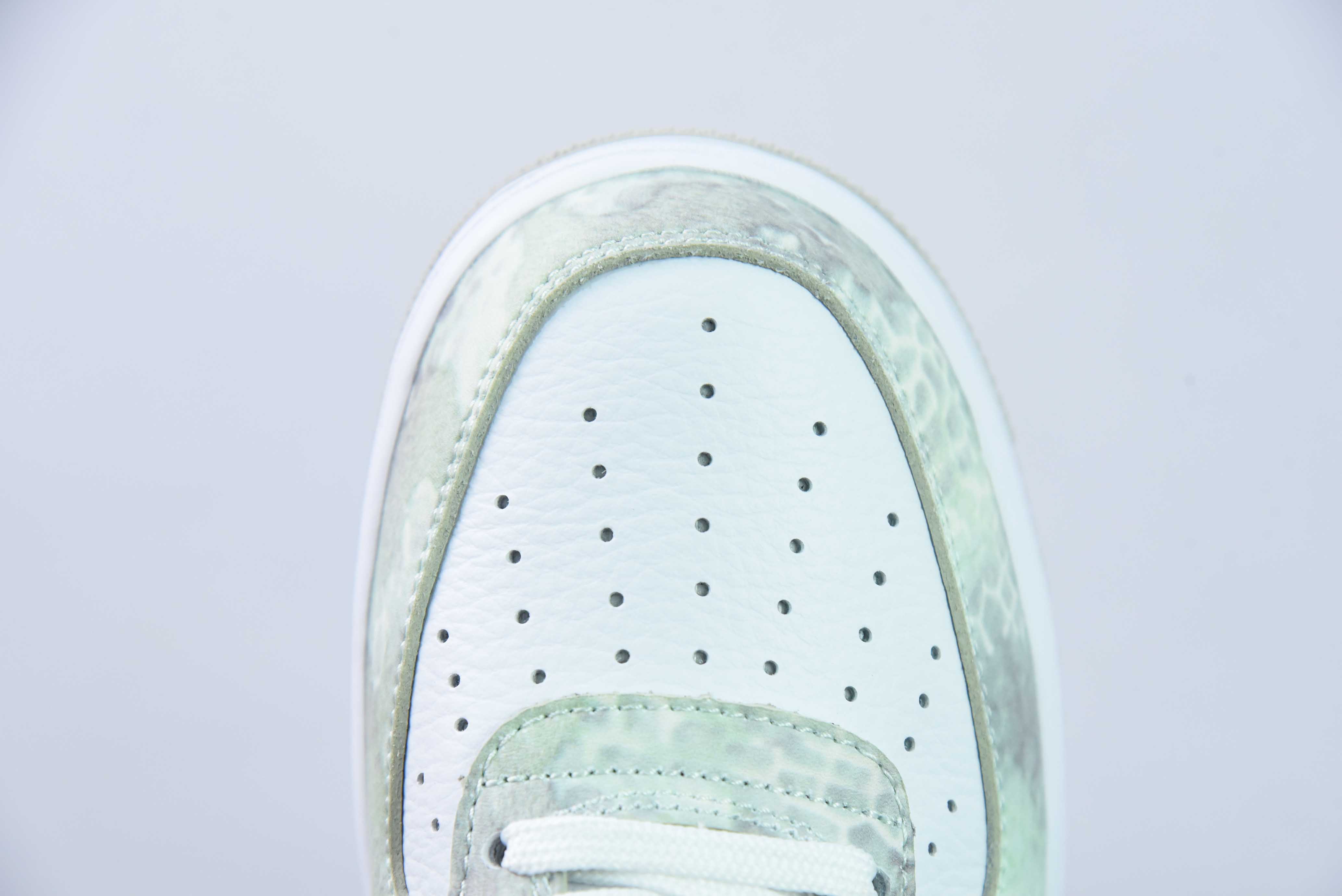 구찌 구찌 x 나이키 에어 포스 1 07 로우 용의 해 에어 포스 원 화이트 그린 드래곤 삼태자 아오 벵 아이템 번호: CV1724-109 사이즈: 36-44 