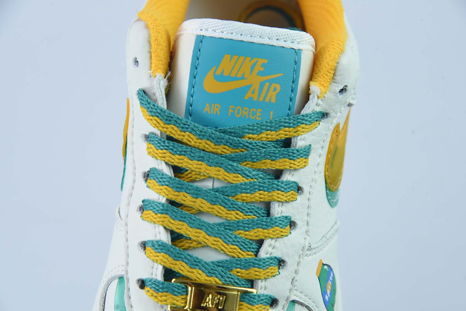 나이키 에어 포스 1 07 로우 스프라이트 에어 포스 원 클래식 가죽 베이지 옐로우 그린 더블 후크 CW1574-803 사이즈: 36-46