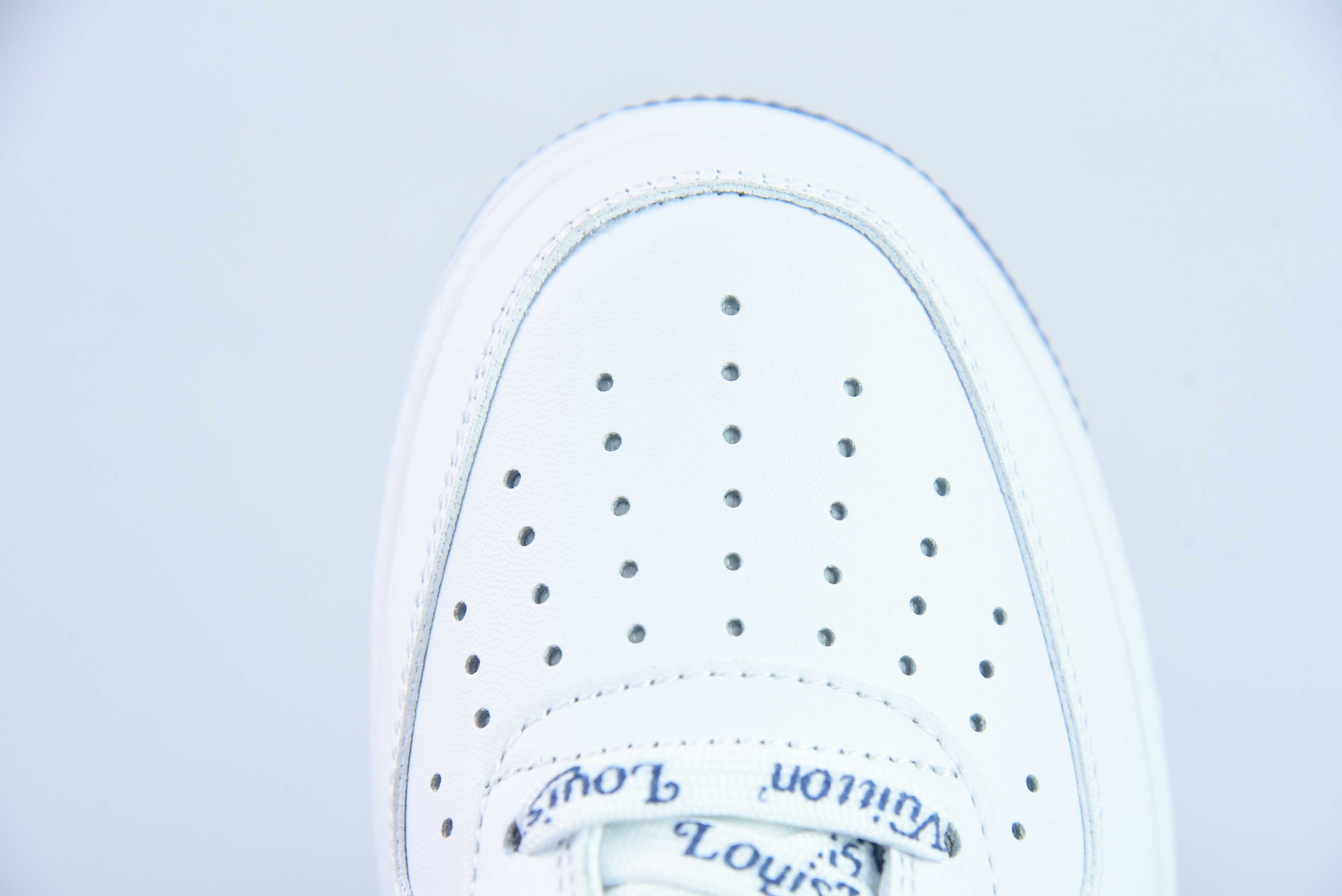 나이키 에어 포스 1 로우 lv 프린트 공동 브랜드 에어 포스 1 로우 탑 캐주얼 스니커즈 아이템 번호: LV1898-831 사이즈: 36-44