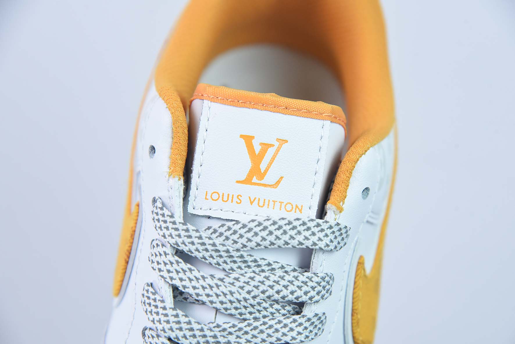 나이키 에어 포스 1 07 로우 LV 공동 브랜드 다크 엘프 - 옐로우 카우보이 에어 포스 1 아이템 번호: DR9868-700 사이즈: 36-44