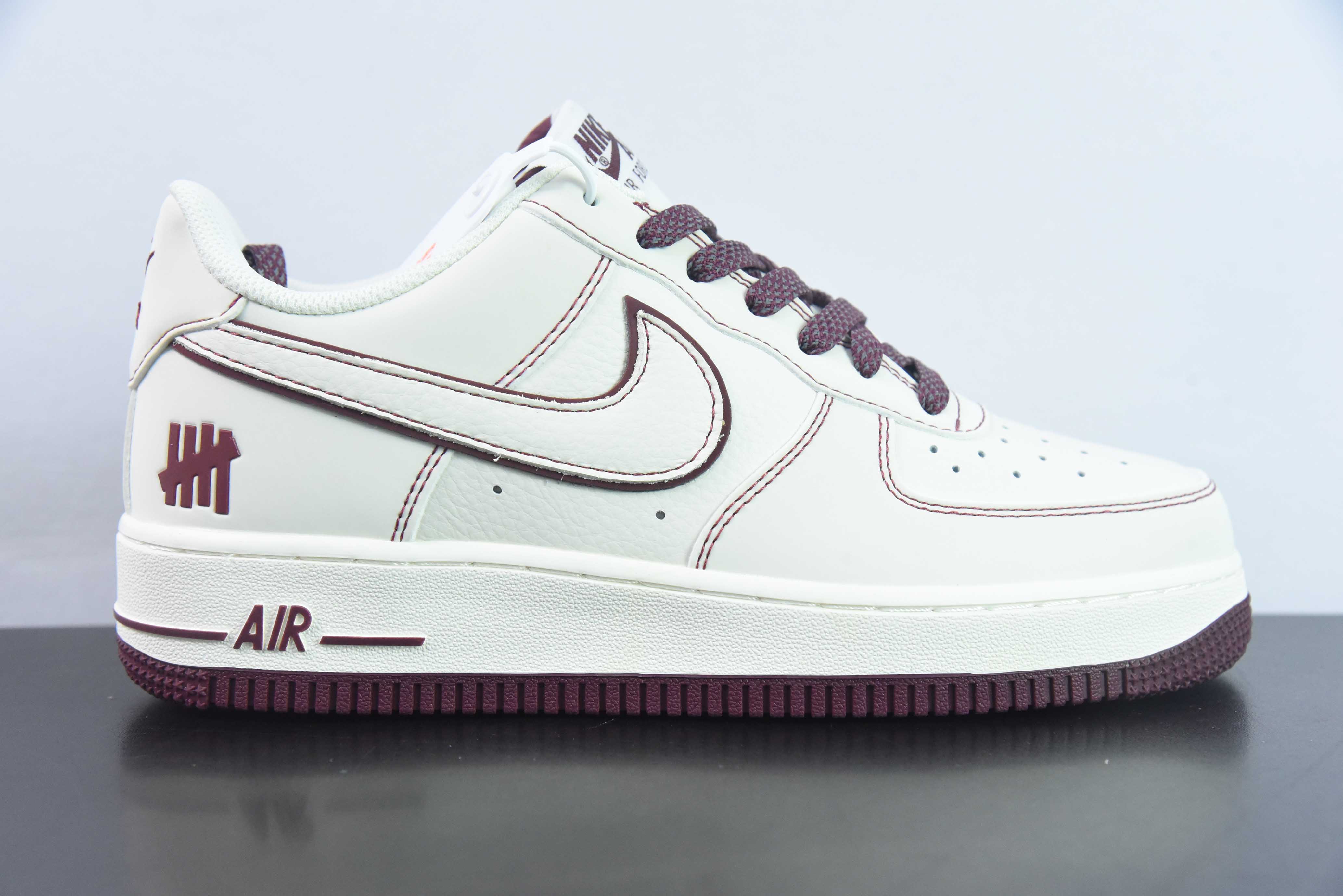 UNDEFEATED x Nike Air Force 1 07 Low 가죽 베이지 화이트 와인 레드 카 라인 파이브 바 3M 반사 UN3699-022 사이즈: 36-44