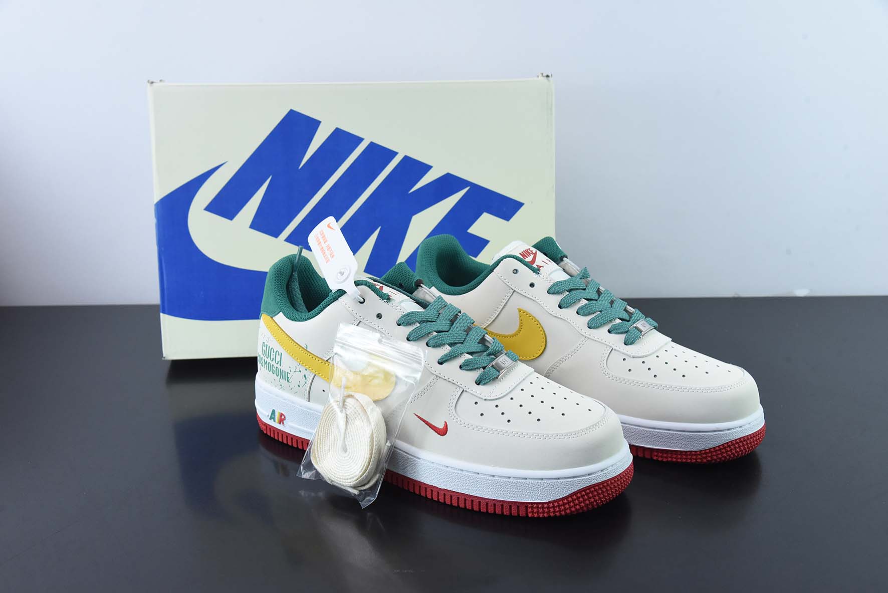 나이키 에어 포스 1 07 로우 구찌 공동 브랜드-크리스마스 에어 포스 원 로우탑 상품 번호: HX123-002 사이즈: 36-44