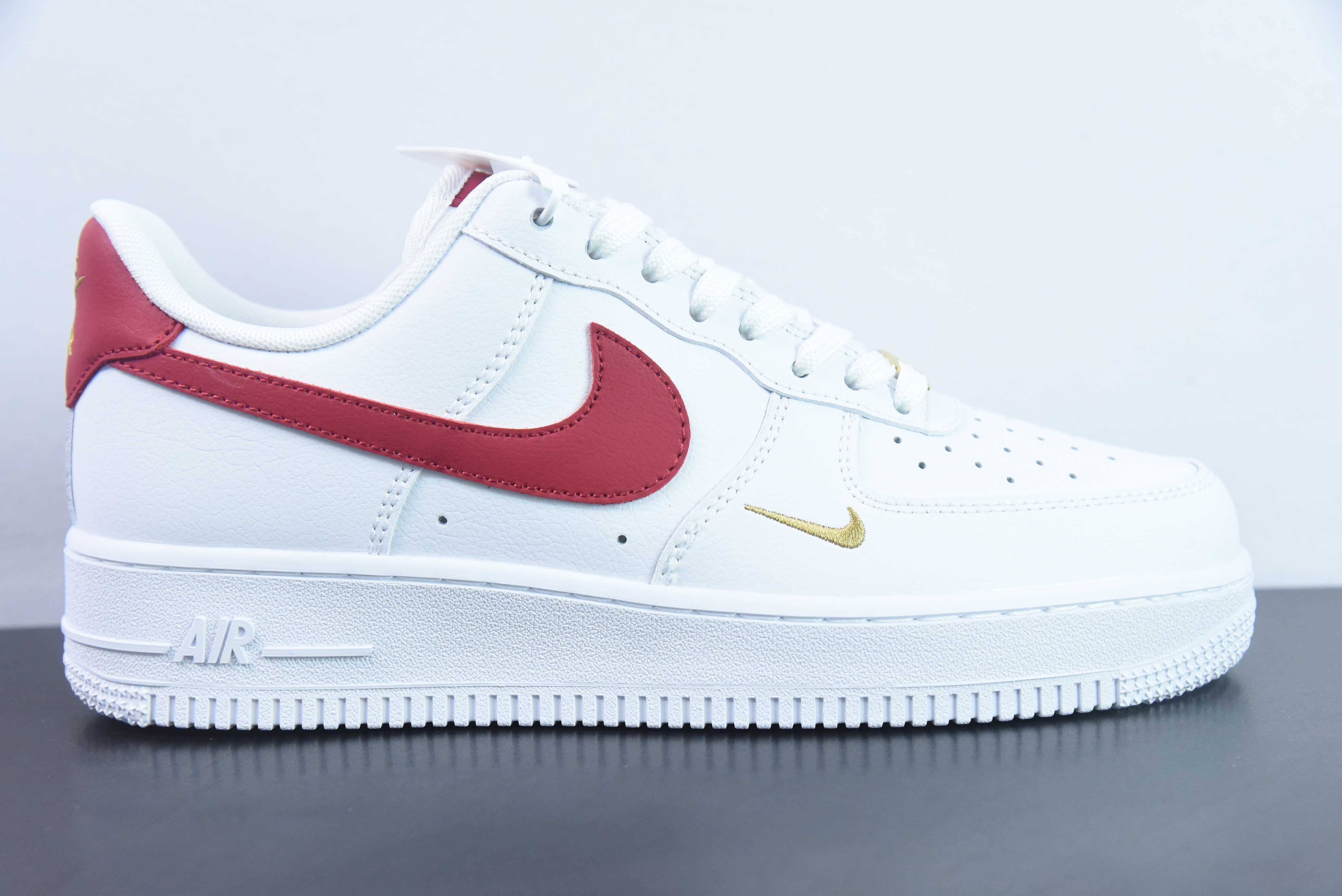 나이키 에어 포스 1 로우 에어 포스 1 로우탑 캐주얼 트레이너 화이트 및 레드 후크 제품 번호: CZ0270-104 사이즈: 36-44