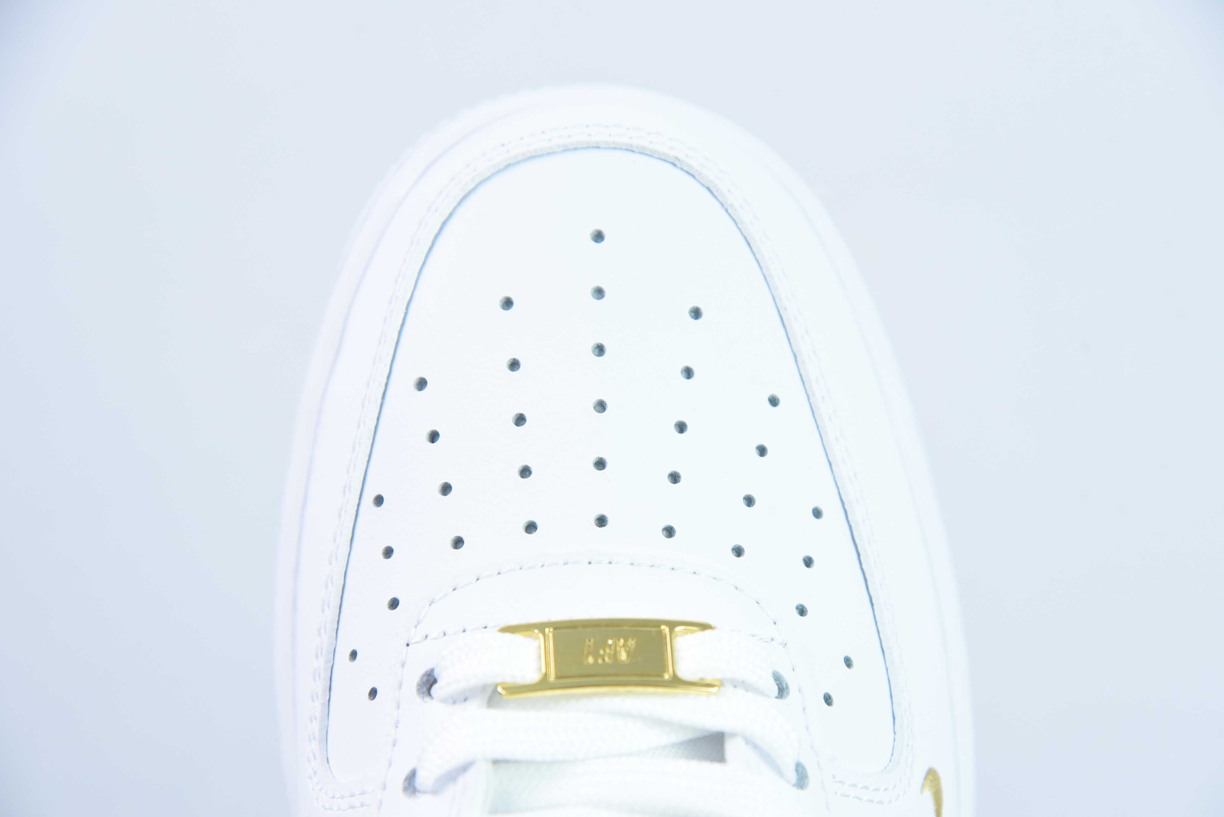 나이키 에어 포스 1 로우 에어 포스 1 로우탑 캐주얼 트레이너 화이트 및 레드 후크 제품 번호: CZ0270-104 사이즈: 36-44